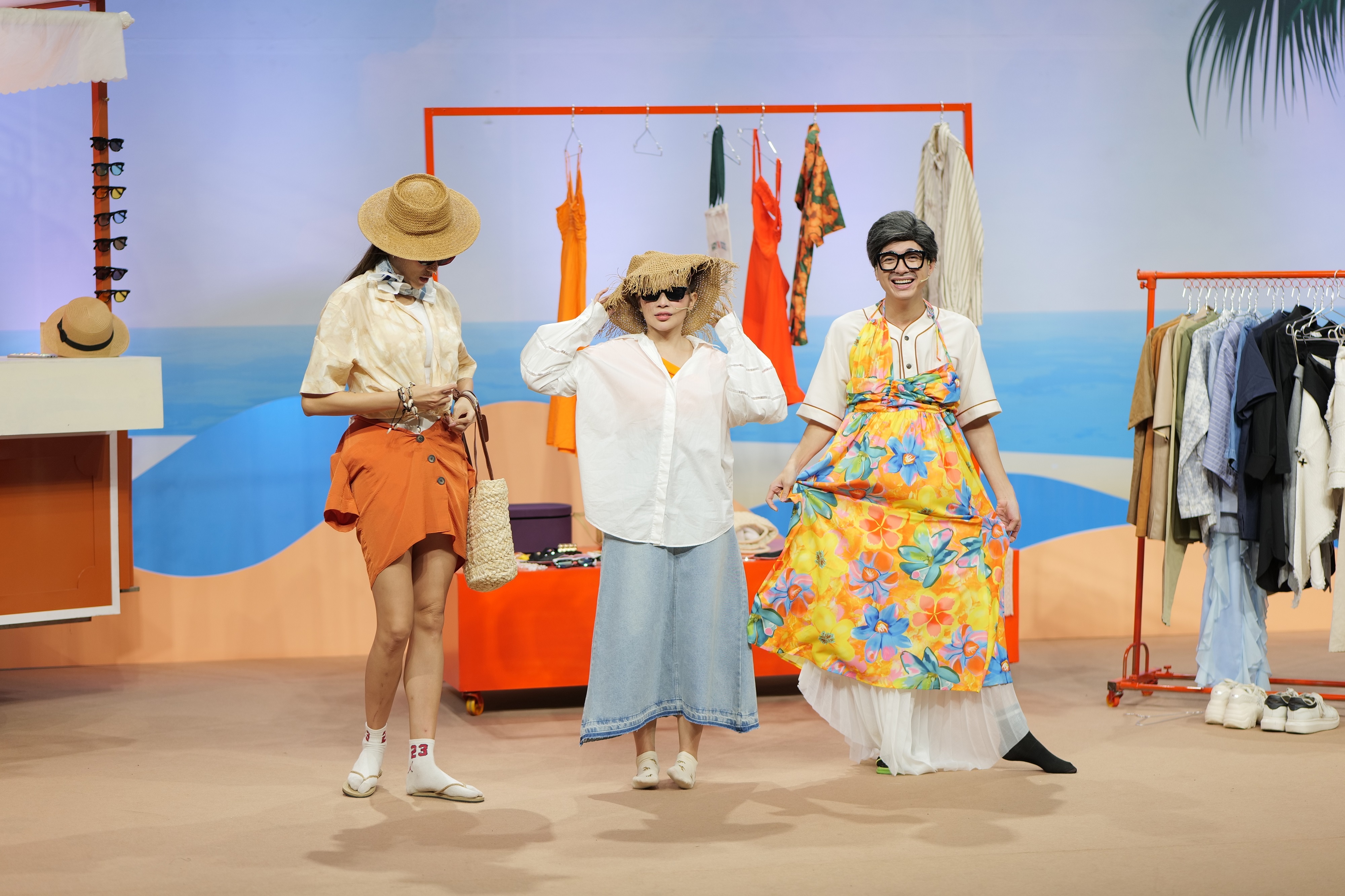 Sieu mau Vo Hoang Yen hai huoc mo dau chuoi show 3 ngay cua Shopee hinh anh