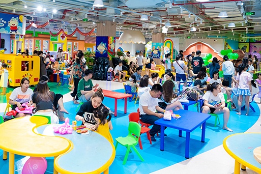 Khong khi vui tuoi gan ket gia dinh tai cac TTTM dip 1/6 hinh anh