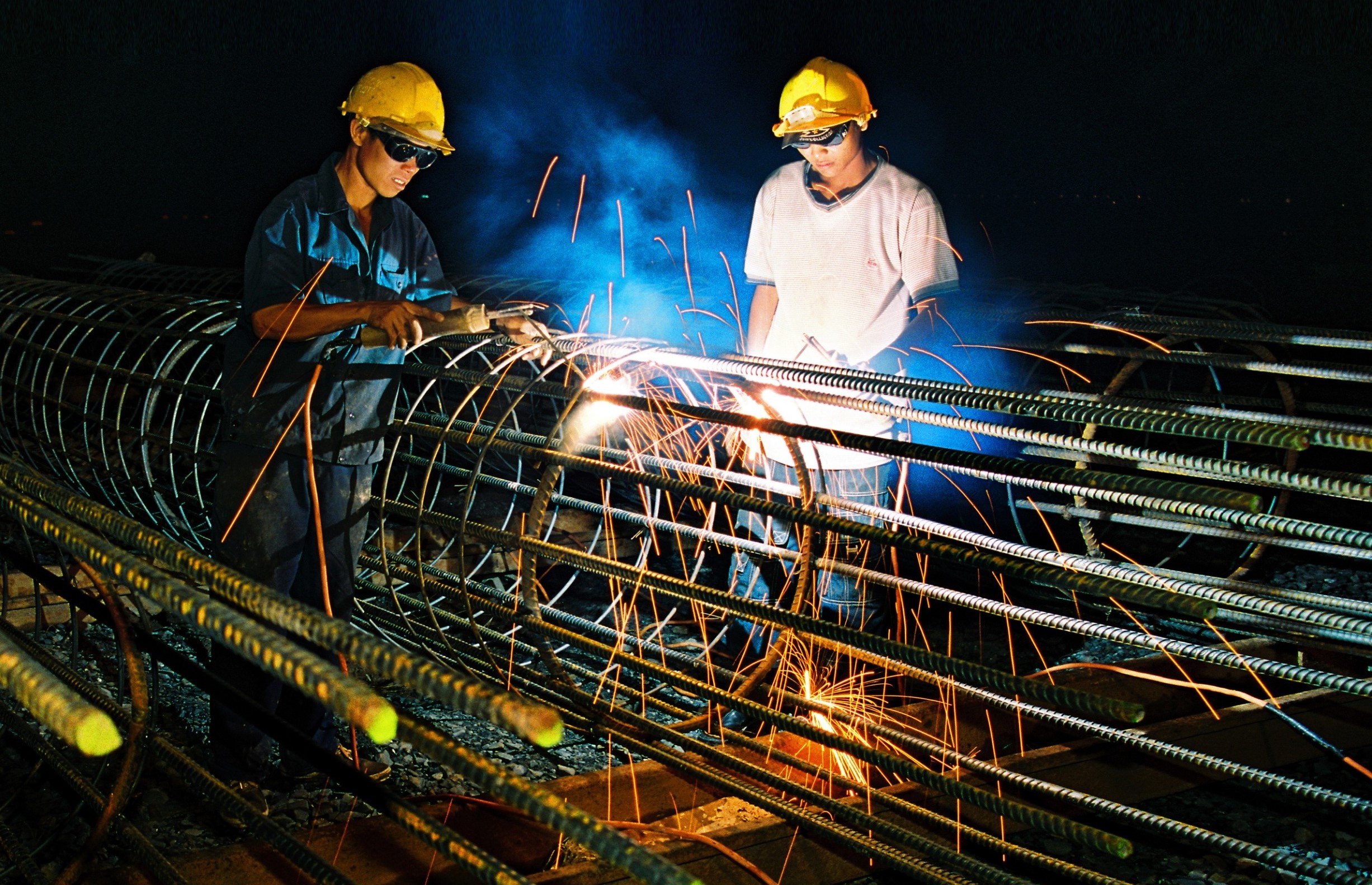 Tiet kiem toi da, dam bao cung cap dien on dinh khu vuc mien Nam hinh anh
