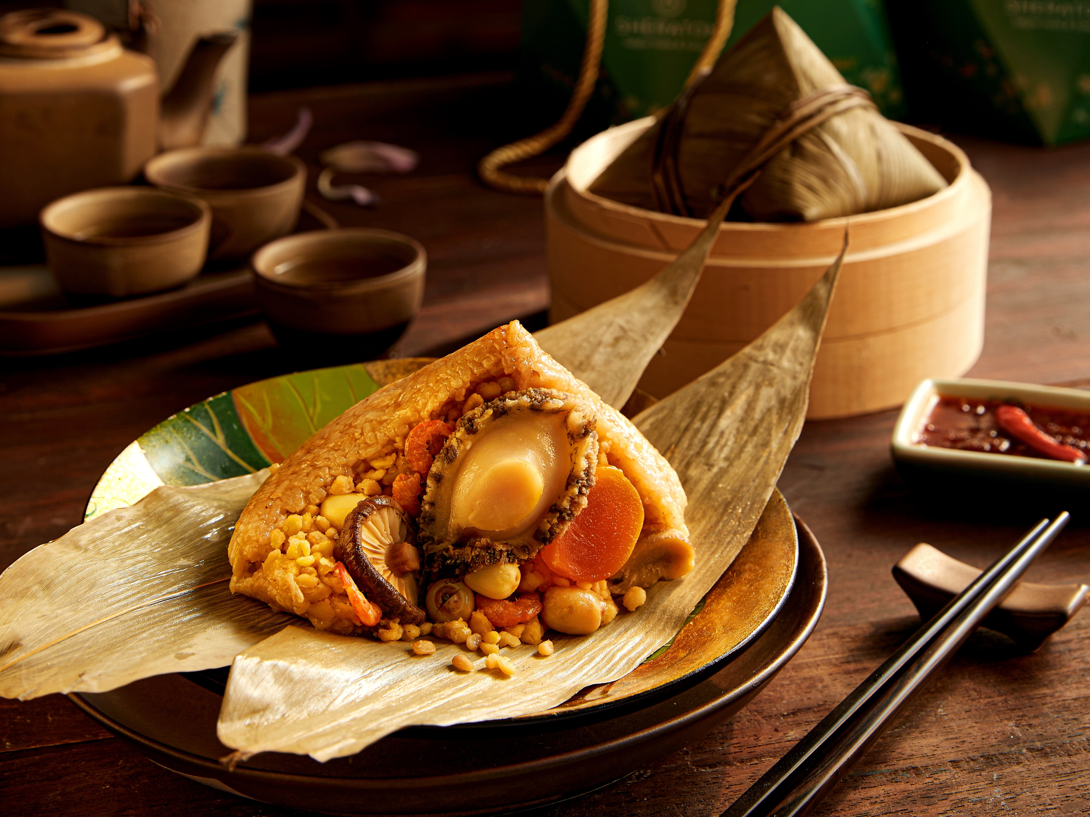 Thuong thuc banh ba trang Sheraton Saigon dip Tet Doan Ngo hinh anh