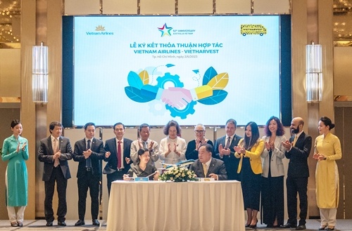 Vietnam Airlines hop tac VietHarvest quyen gop suat an hang khong hinh anh