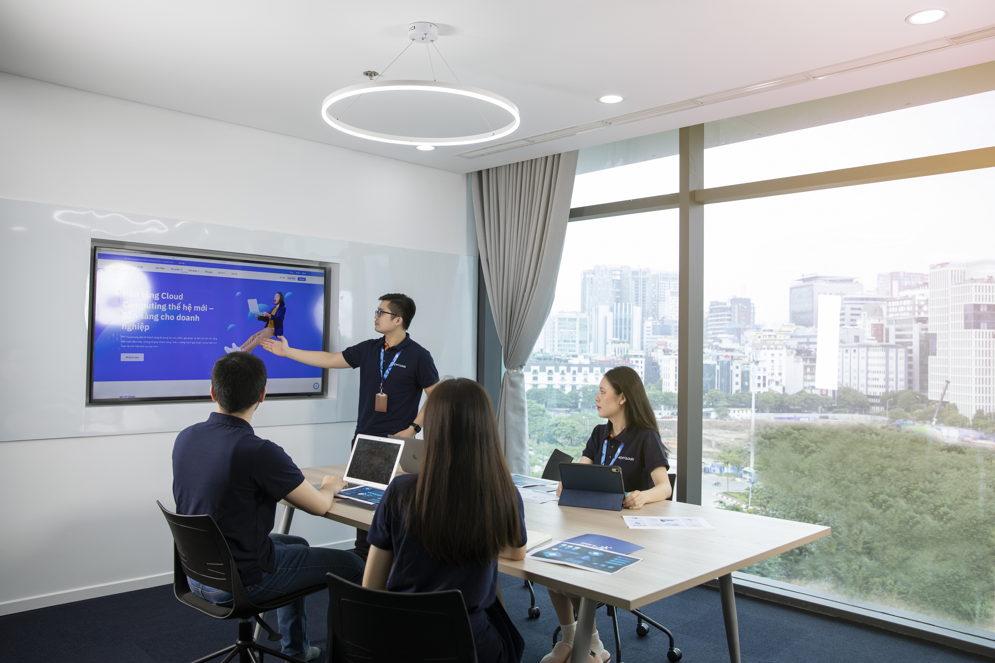 Loi giai cho bai toan nhan su khi doanh nghiep chuyen dich len Cloud hinh anh