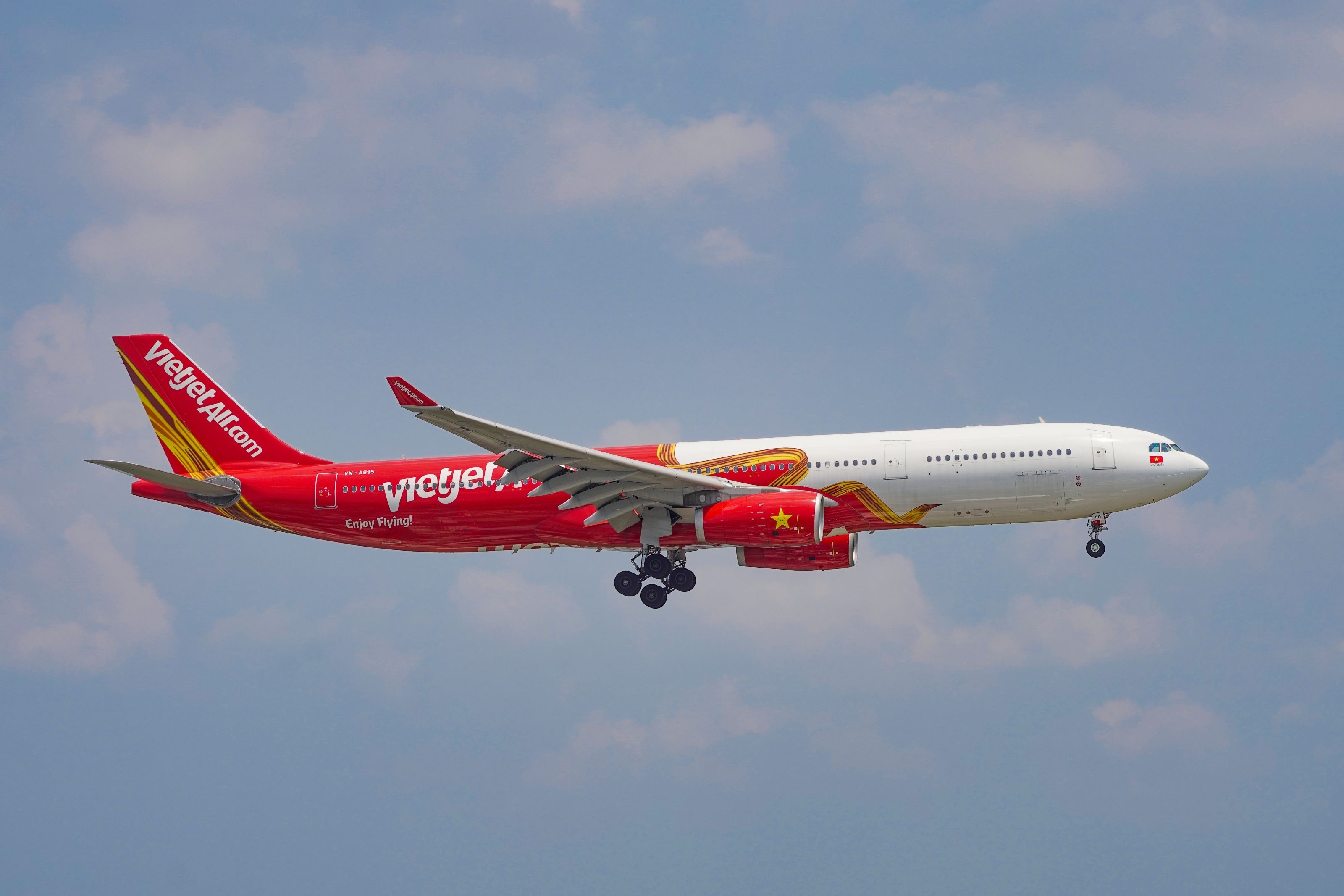 An tam bay quoc te voi bao hiem Sky Care mien phi tu Vietjet hinh anh