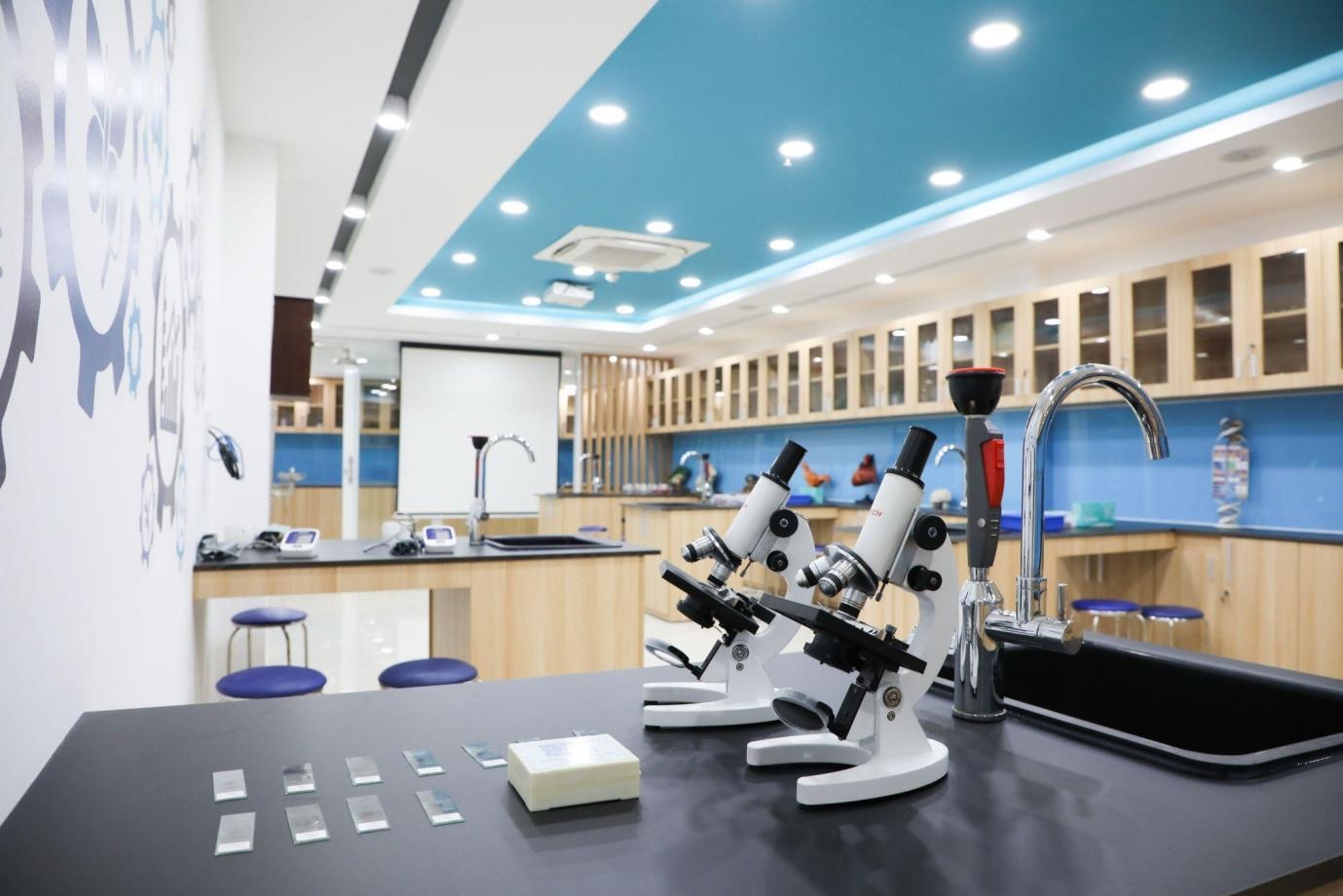 Kham pha he thong co so vat chat hien dai cua Asian School hinh anh