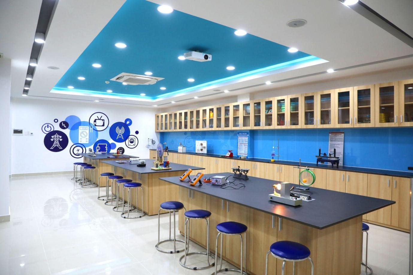 Truong Quoc te A Chau anh 2