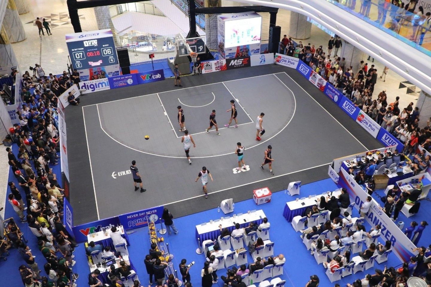 Lan dau Viet Nam co giai bong ro 3x3 o trung tam thuong mai hinh anh