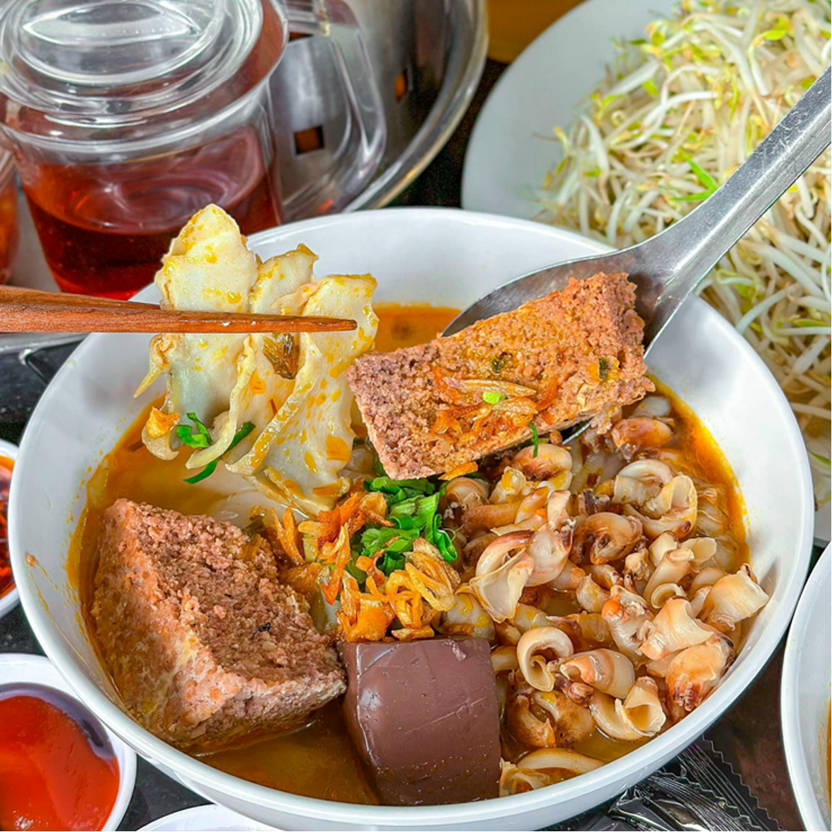 Thuong thuc mon bun rieu tom khi den Vung Tau hinh anh