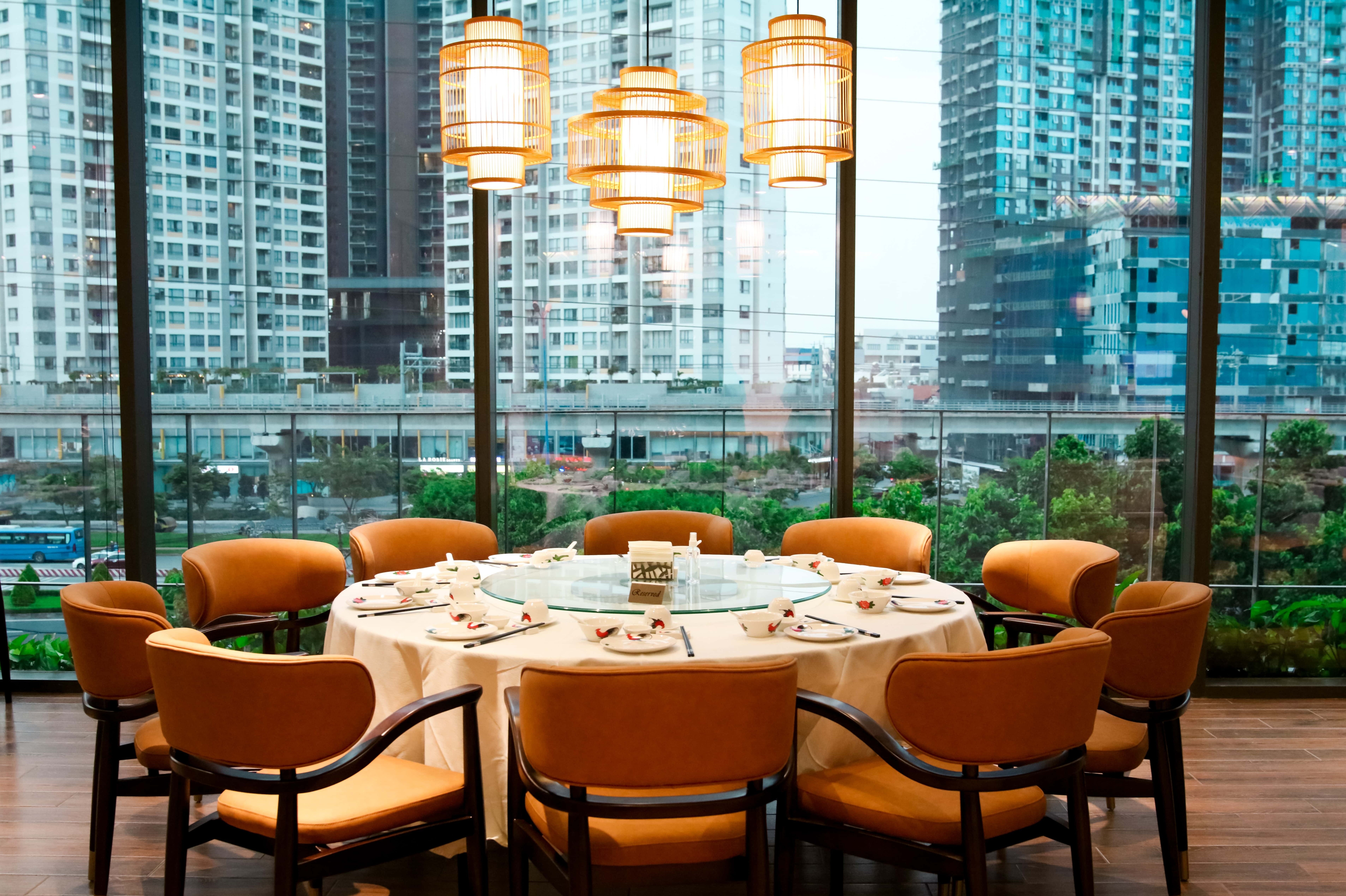 Kham pha nha hang moi cua Dim Tu Tac tai TP.HCM hinh anh