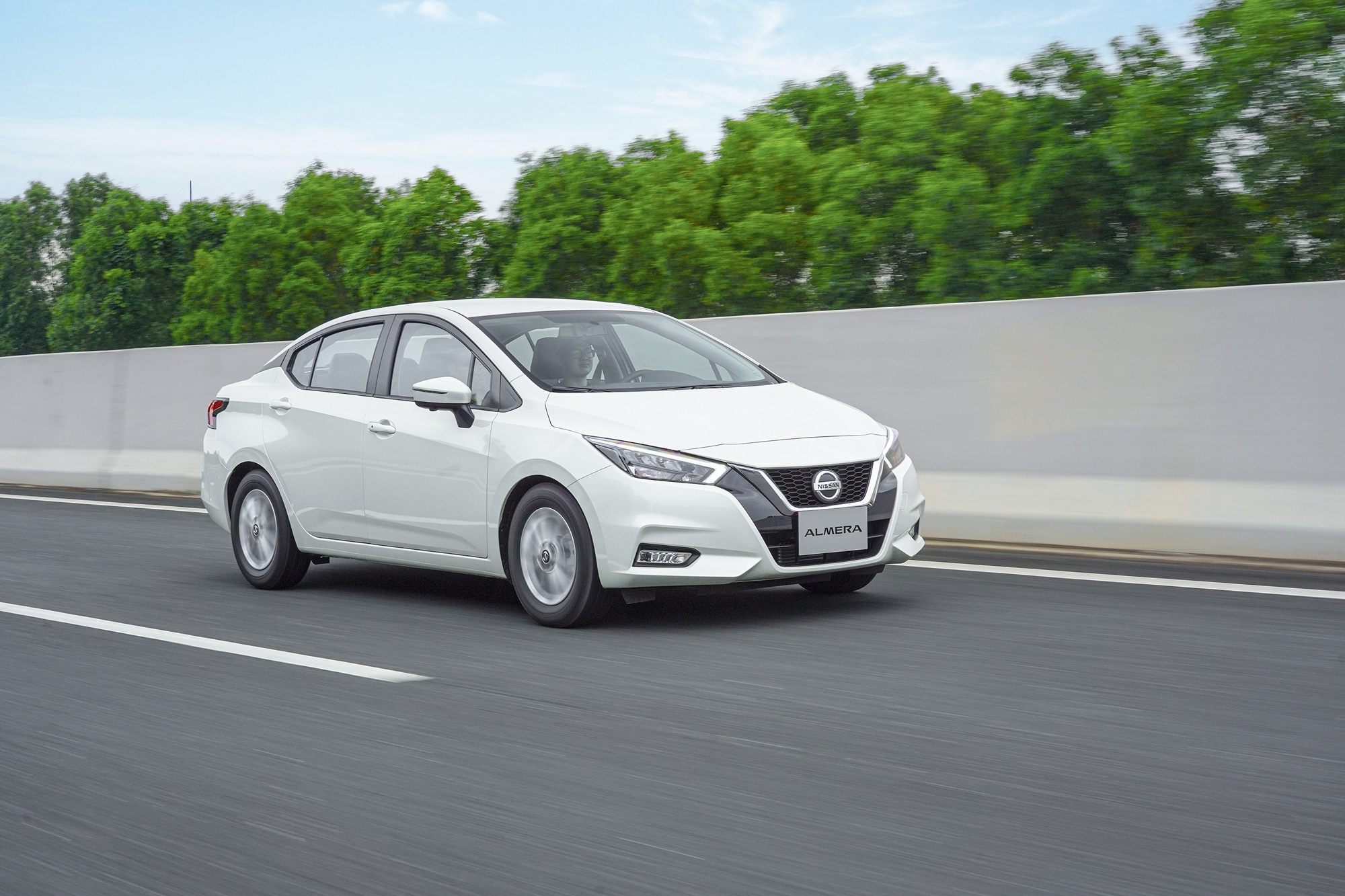 Nissan,  Nissan Almera anh 1