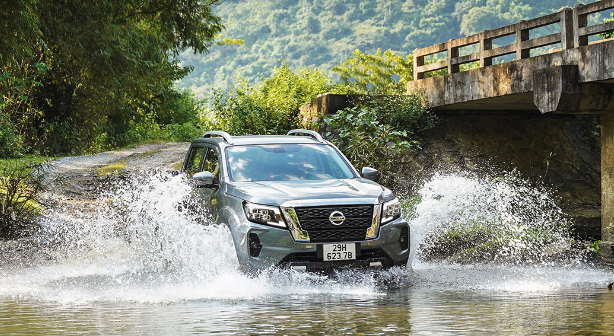 Xe ban tai Nissan Navara chinh phuc nguoi dung nho tinh da dung hinh anh