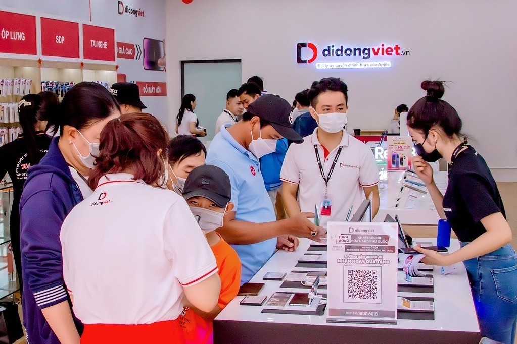 Noi lo mua dien thoai mua 'chien gia' hinh anh