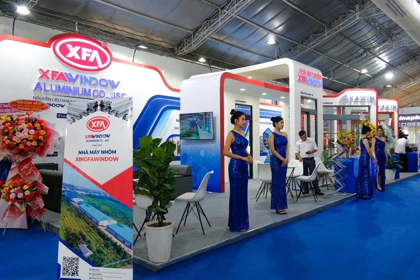 Nhom Xingfawindow gioi thieu san pham moi tai VietBuild hinh anh