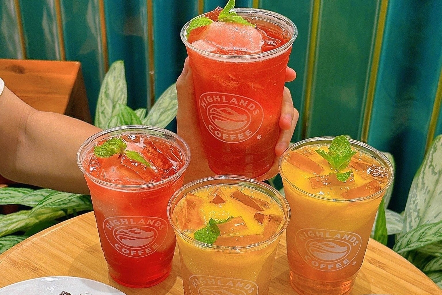 Don xu huong he, thuc uong moi cua Highlands Coffee hut gioi tre hinh anh