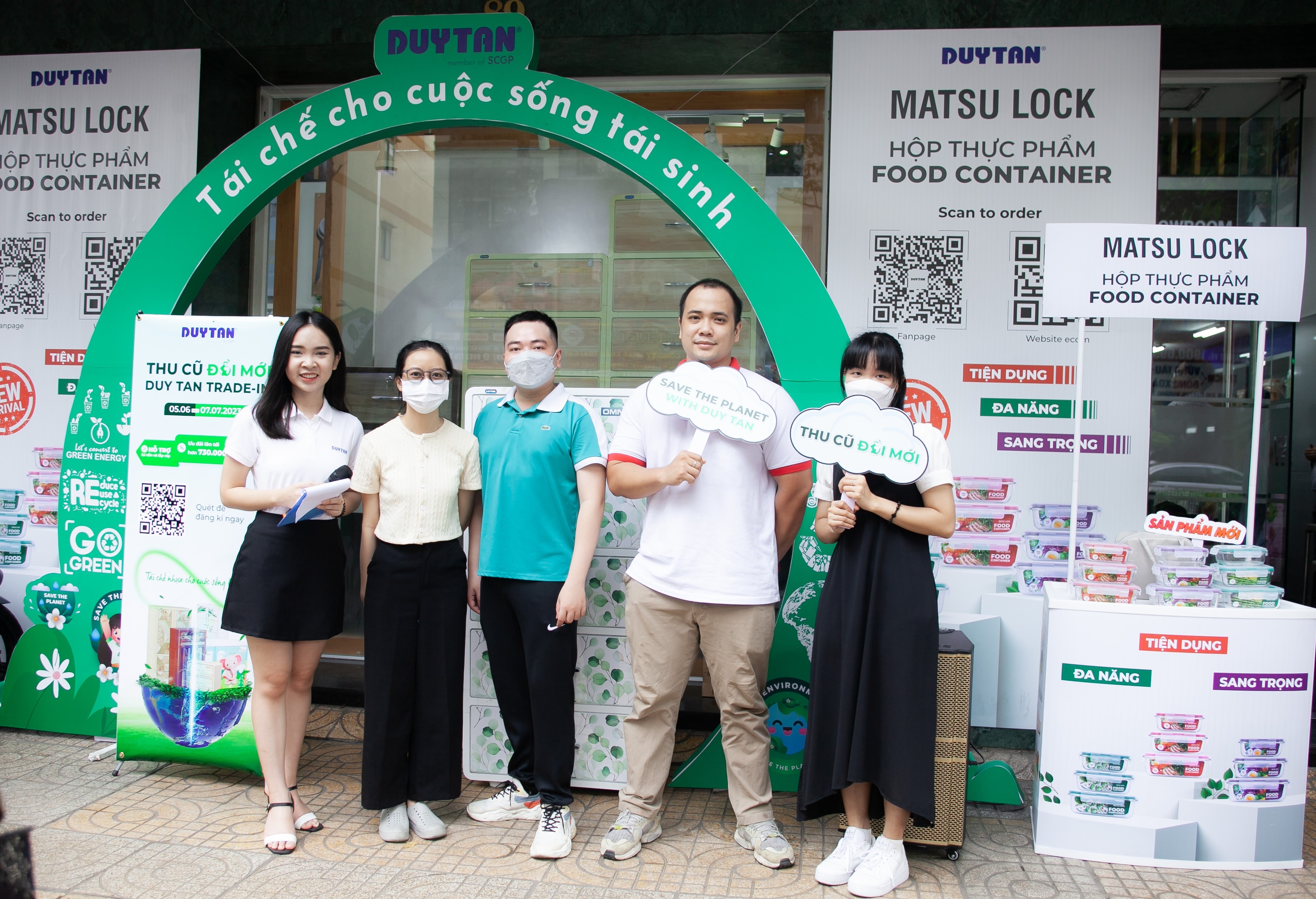 Nhua Duy Tan,  rac thai nhua anh 1