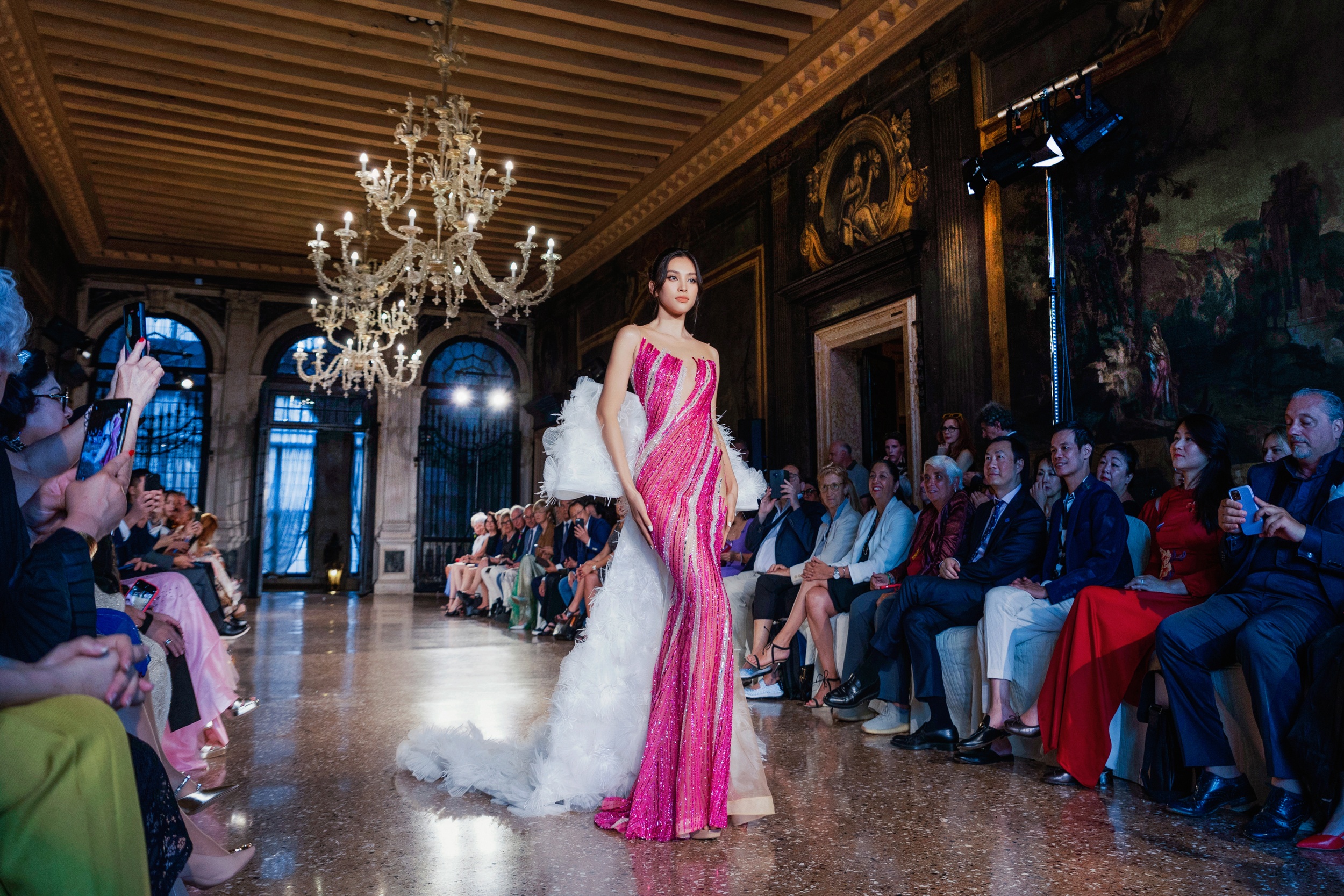 Vi sao cac thuong hieu no luc dong hanh cung nghe thuat? hinh anh