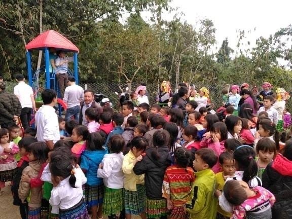 Dang Quang Watch,  Nuoi em anh 4