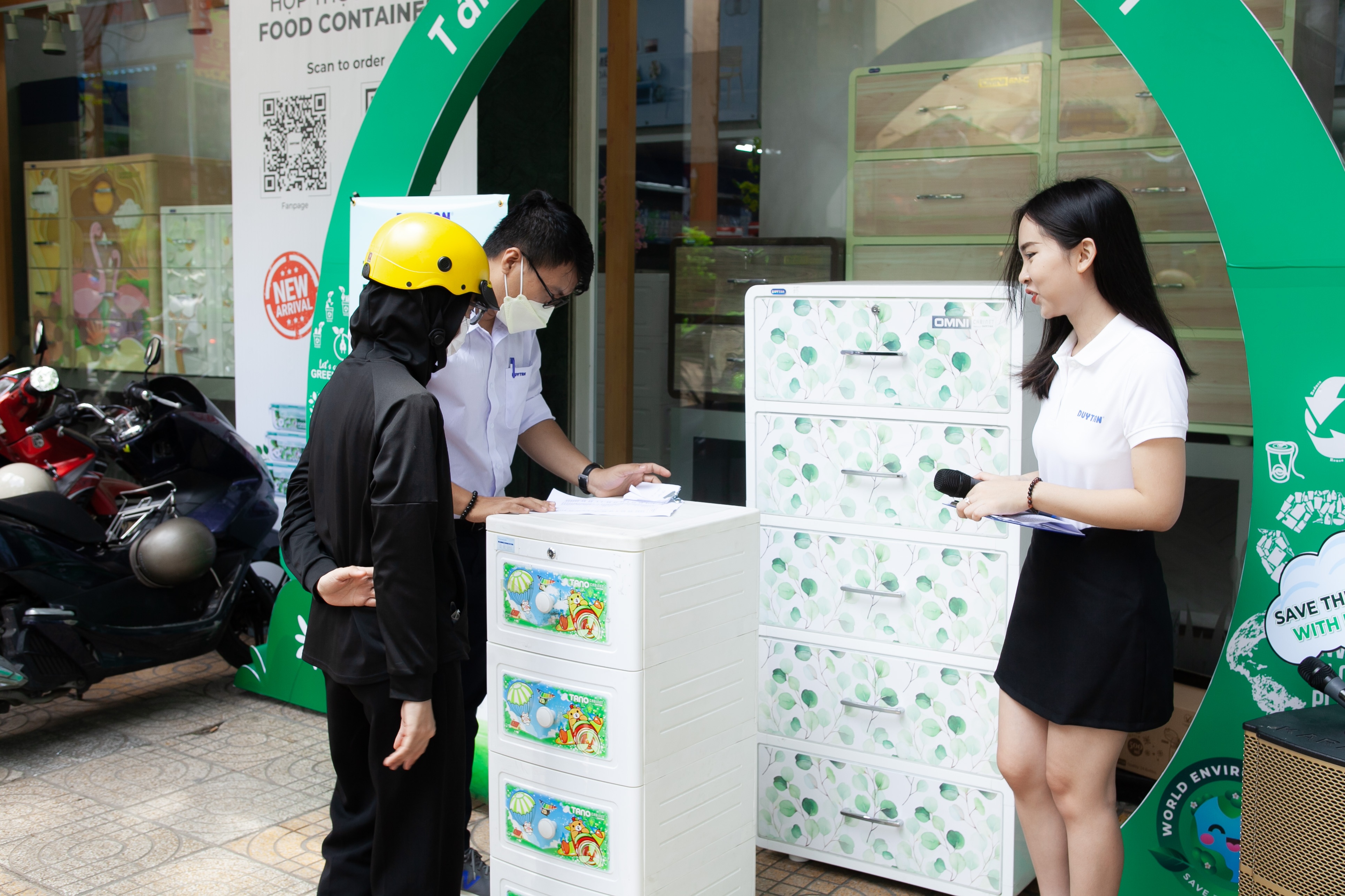 Nhua Duy Tan ra mat chien dich bao ve moi truong ‘Thu cu doi moi’ hinh anh