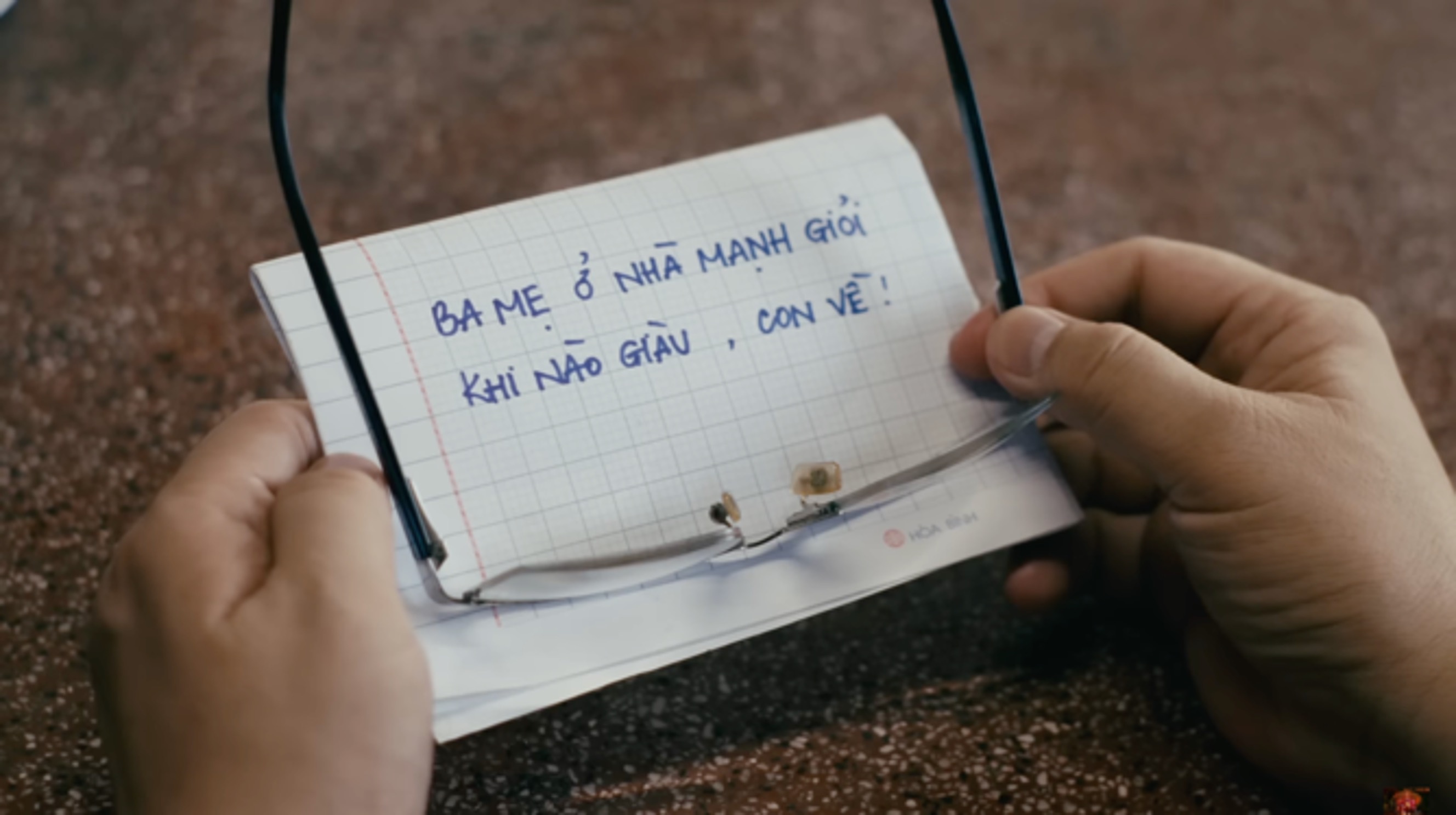 Quan A.P ke chuyen muu sinh va duong ve to am day xuc dong qua MV moi hinh anh