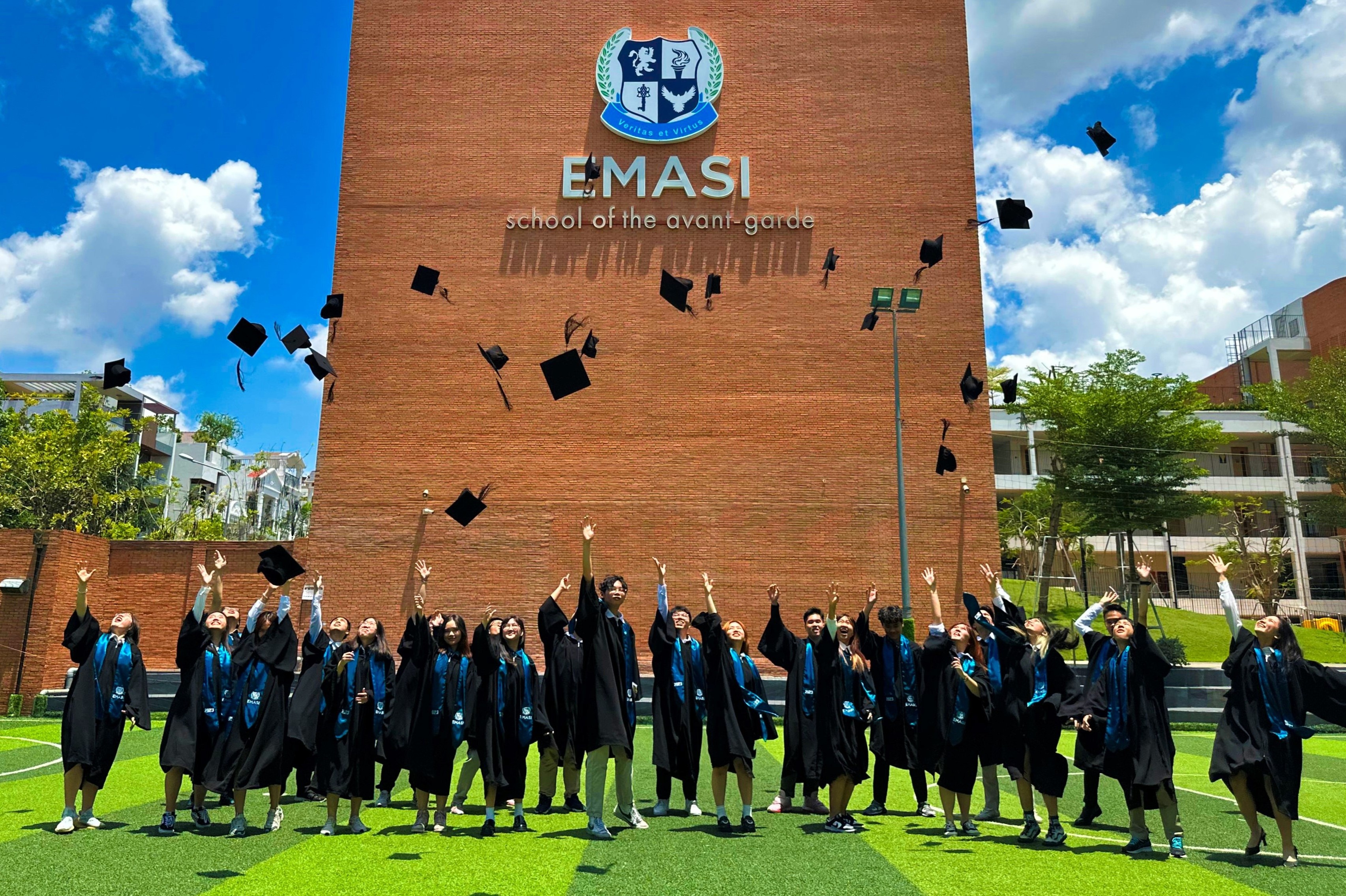 Hoc sinh lop 12 truong EMASI san sang chinh phuc the gioi hinh anh