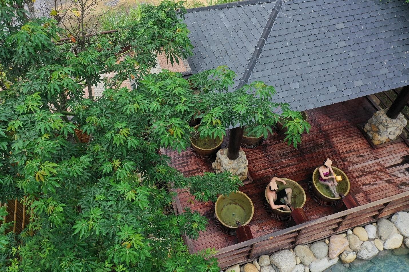 Vi sao nguoi Nhat thich tam onsen trong ca mua he? hinh anh