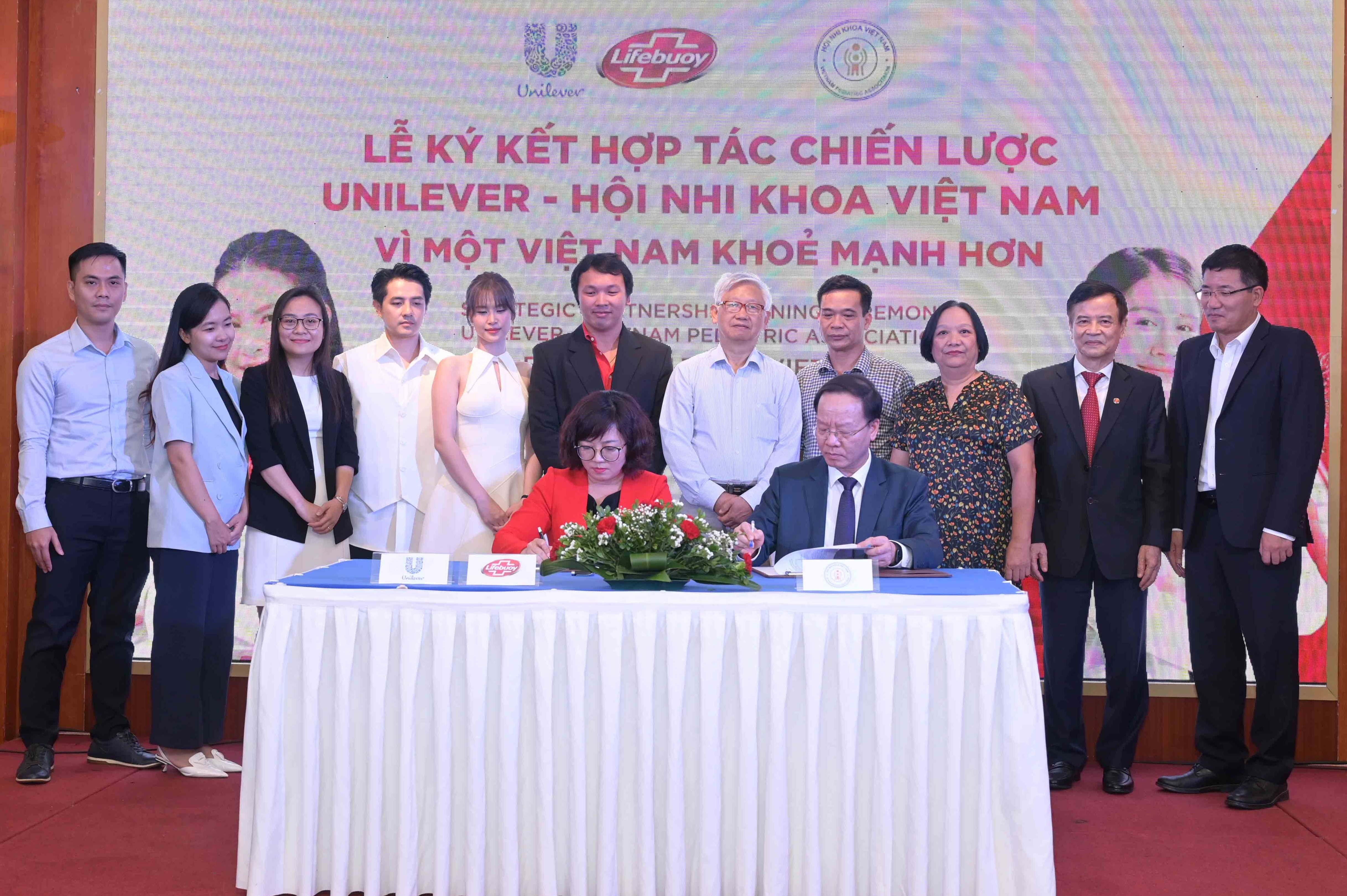 Unilever hop tac Hoi Nhi khoa Viet Nam 'Vi mot Viet Nam khoe manh' hinh anh