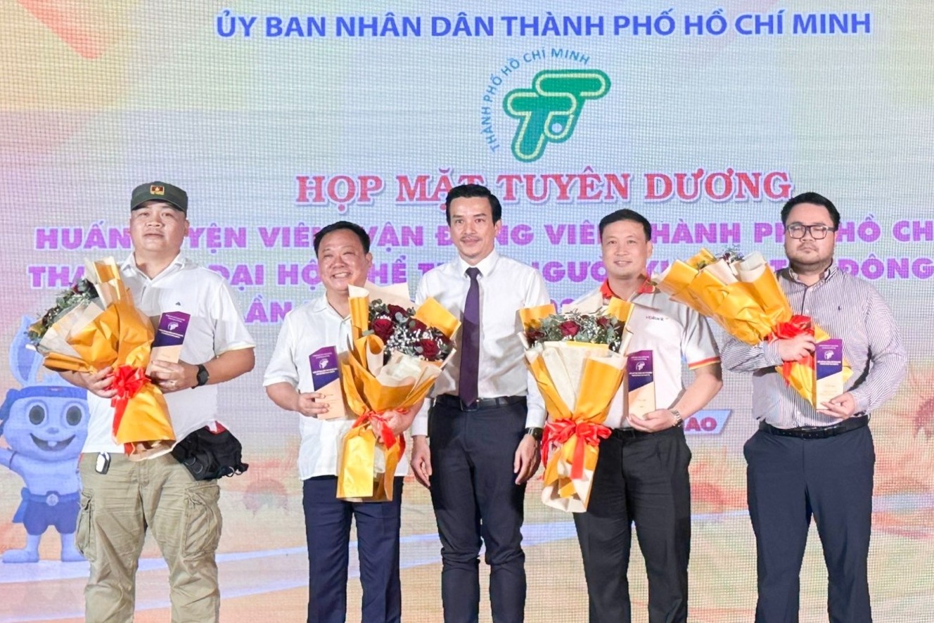 DatVietVAC tang thuong cac HLV va VDV tai Para Games 12 hinh anh