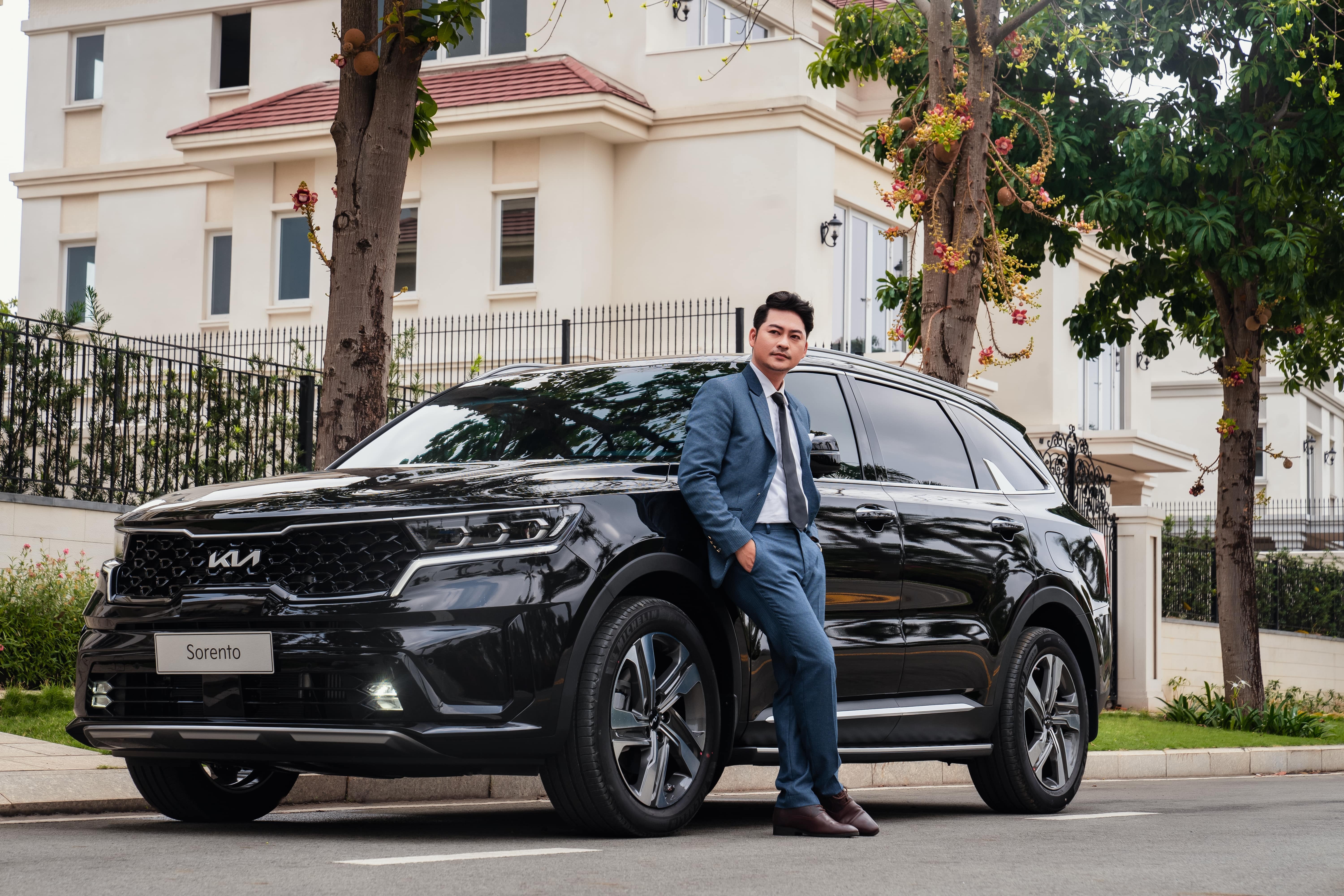 Khach hang huong uu dai kep khi mua xe nho le phi truoc ba giam 50% hinh anh