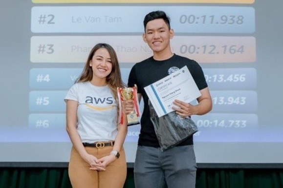 Ly do diem chuan chuong trinh day bang tieng Anh DH Bach khoa tang hinh anh