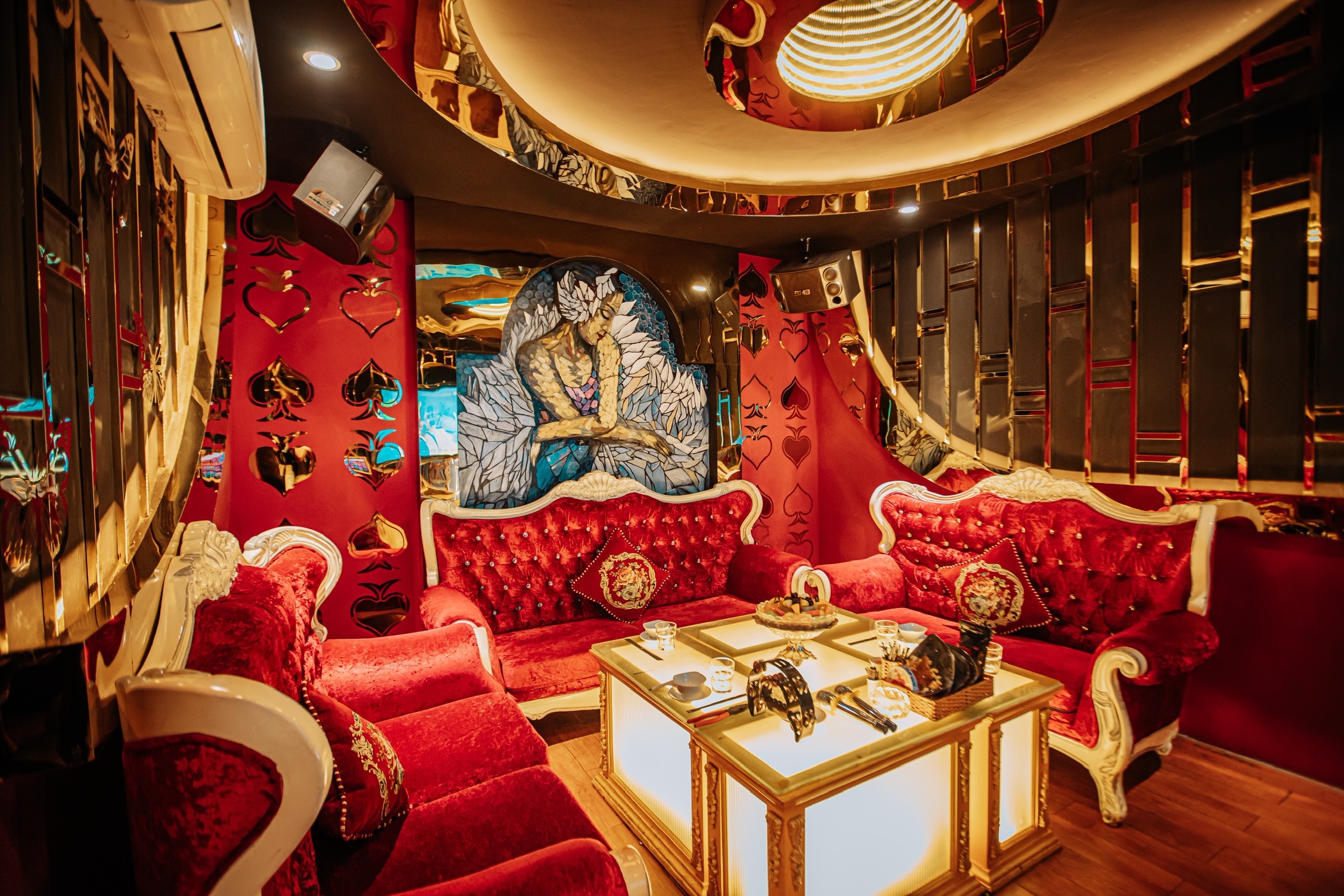 Kingdom Karaoke anh 1