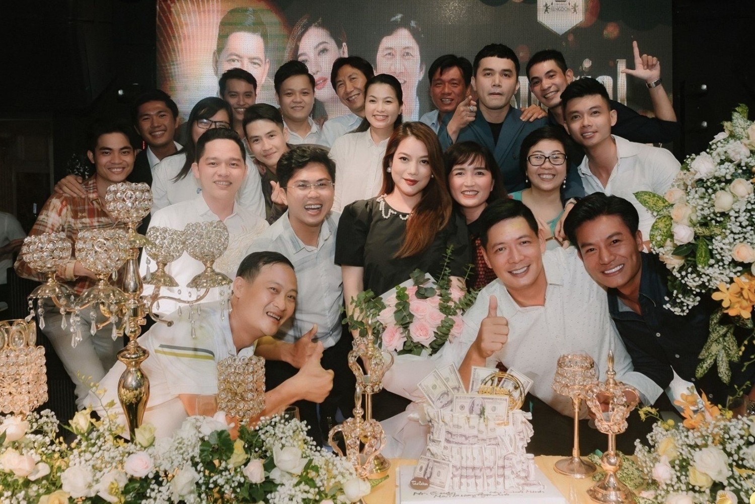 Kingdom Karaoke tro lai duong dua nightlife hinh anh