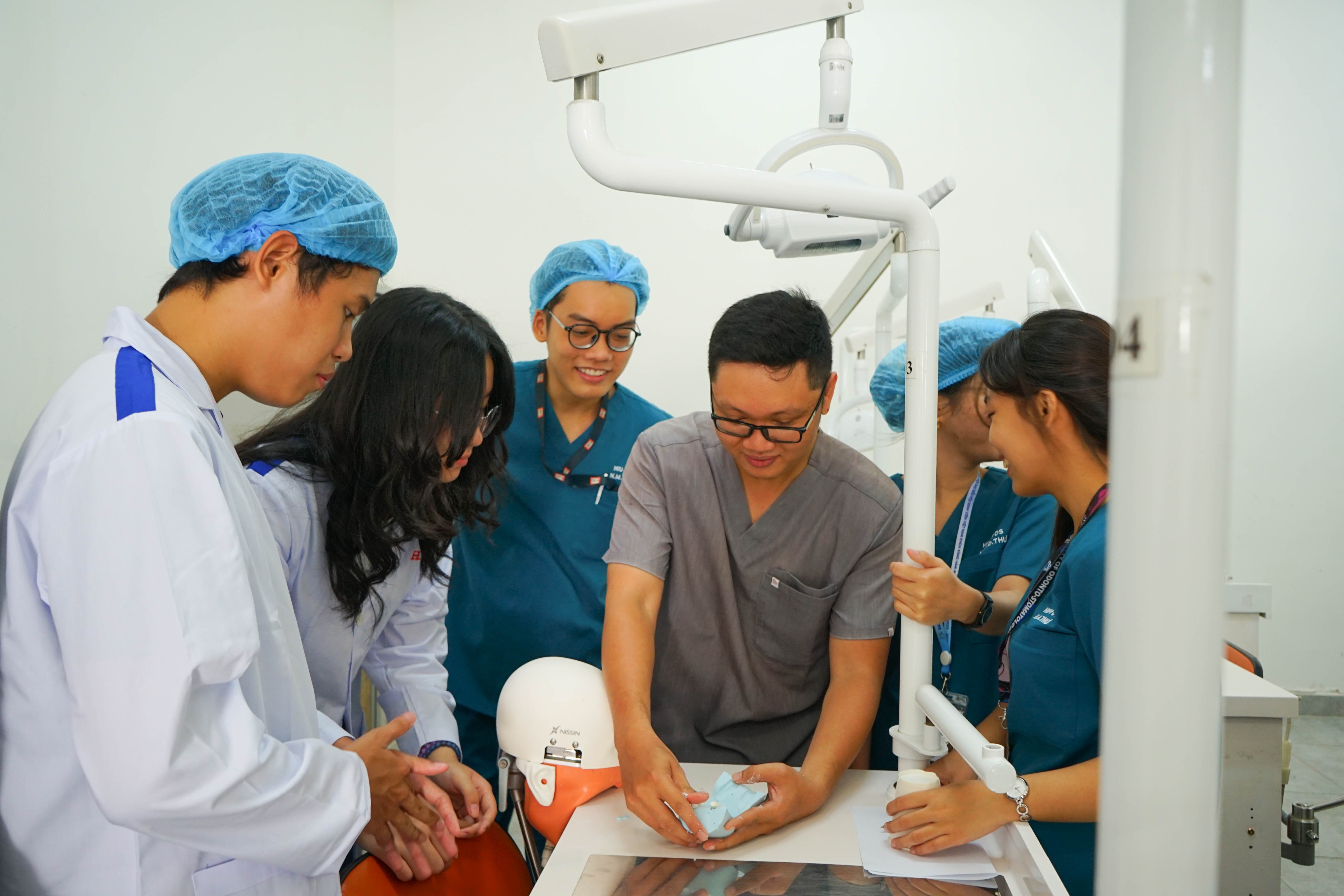 HIU ảnh 2 HIU anh 2