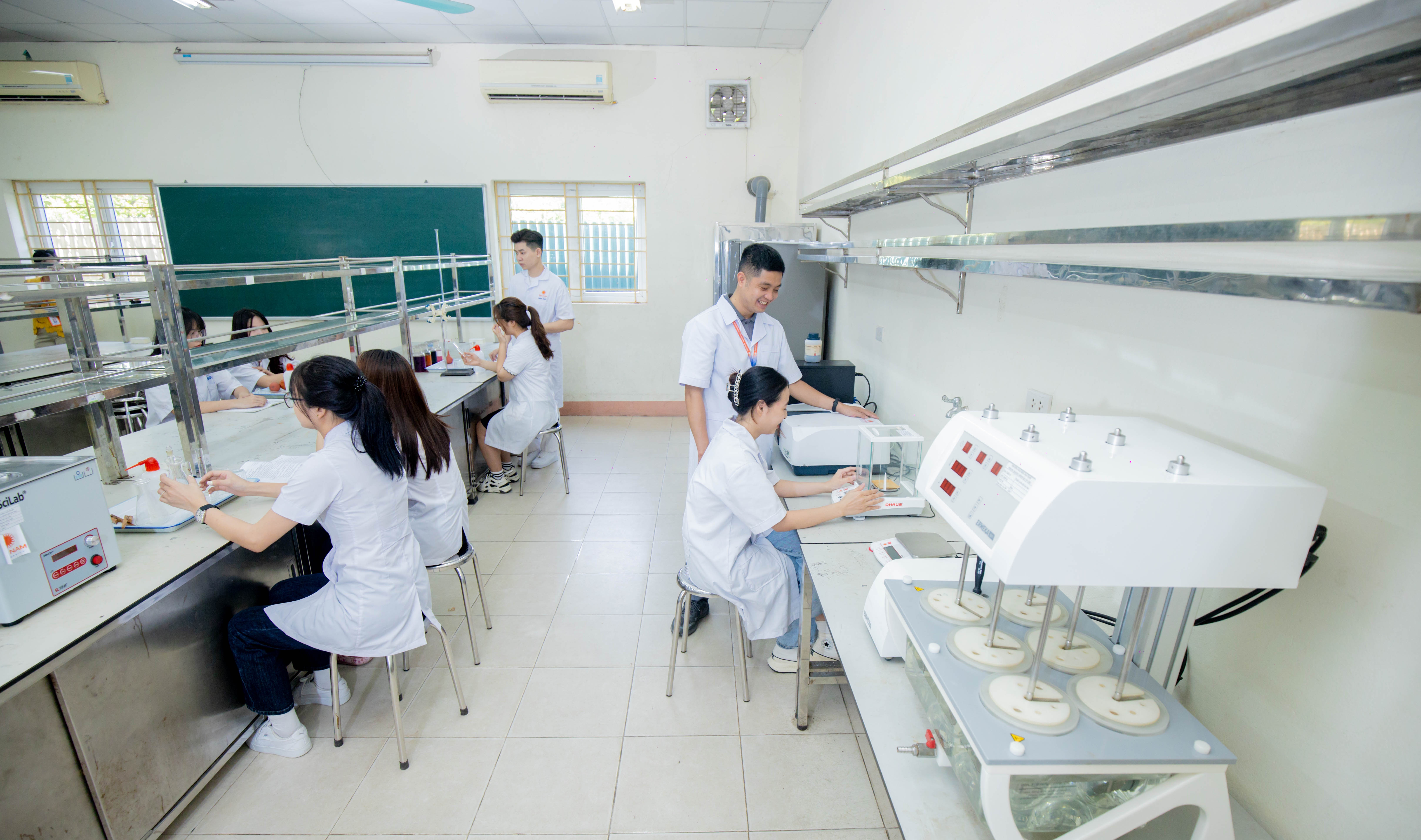 Dai hoc Dai Nam anh 3