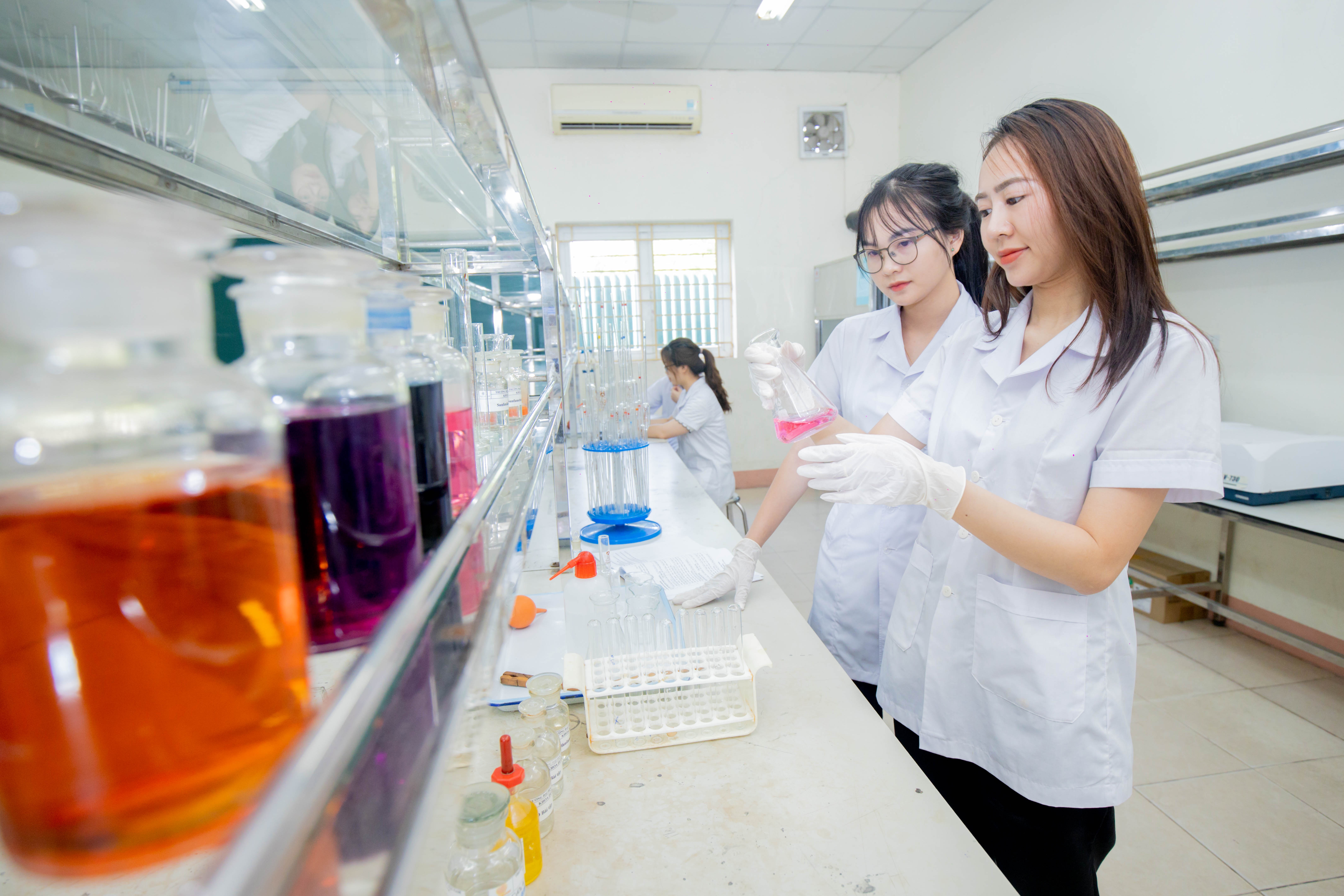 Dai hoc Dai Nam anh 6