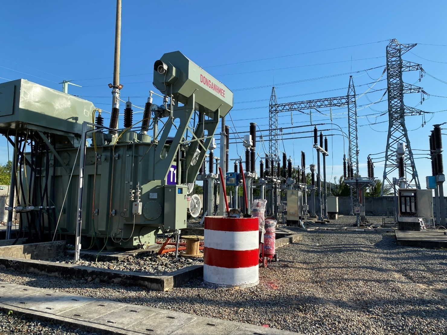 Dam bao nguon dien cho phat trien kinh te xa hoi o phia Nam hinh anh