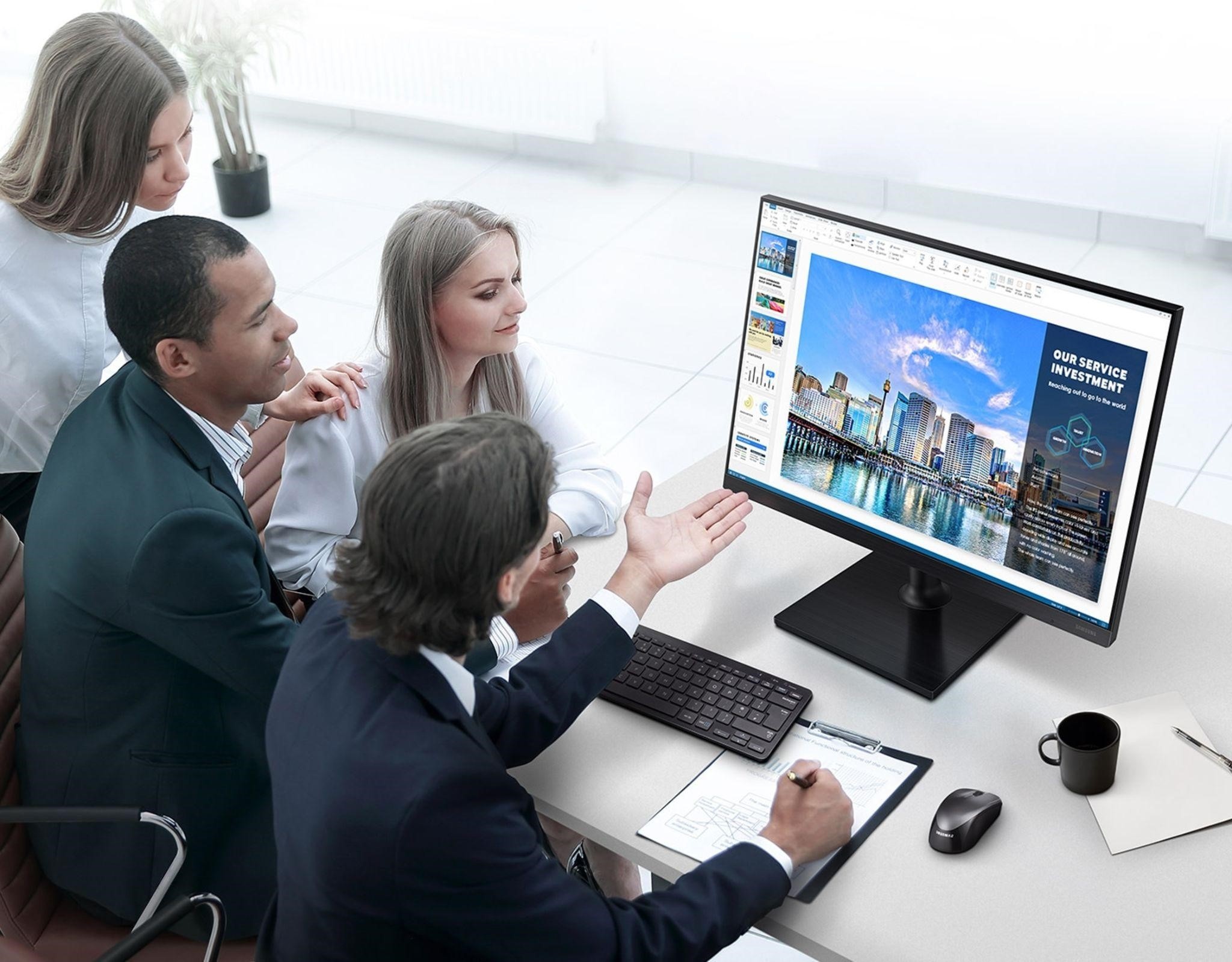 Loat man hinh tich hop che do bao ve mat, gia tam trung tu Samsung hinh anh