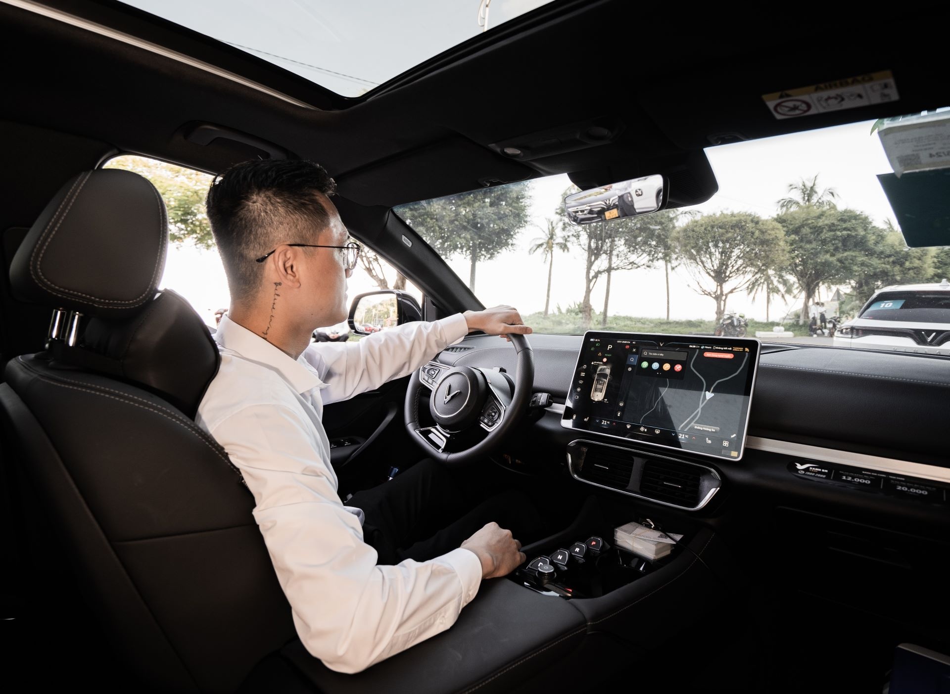 Xanh SM Rentals - thue oto dien tu lai, an tam trai nghiem dip Tet hinh anh