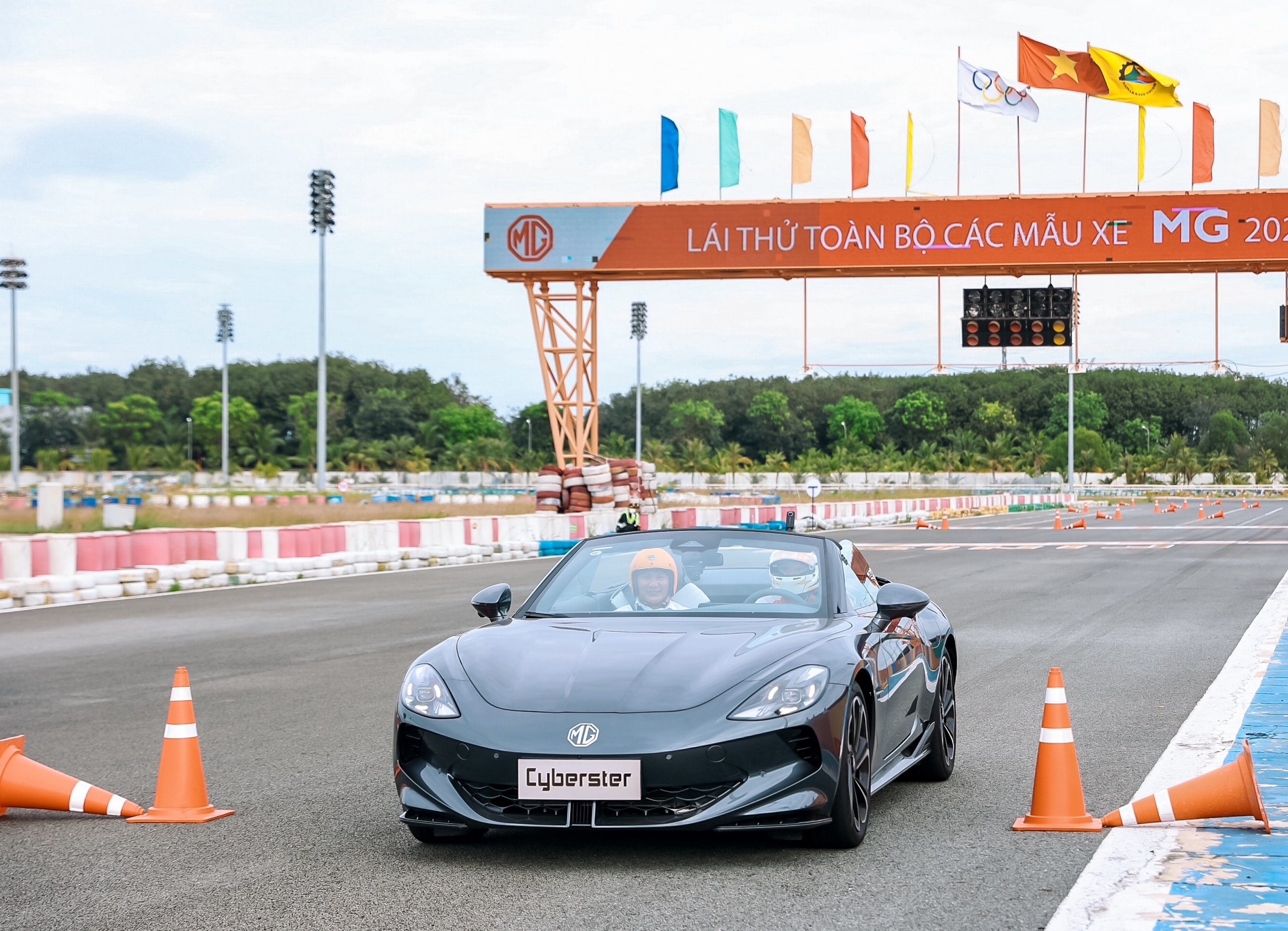 MG Cyberster anh 1