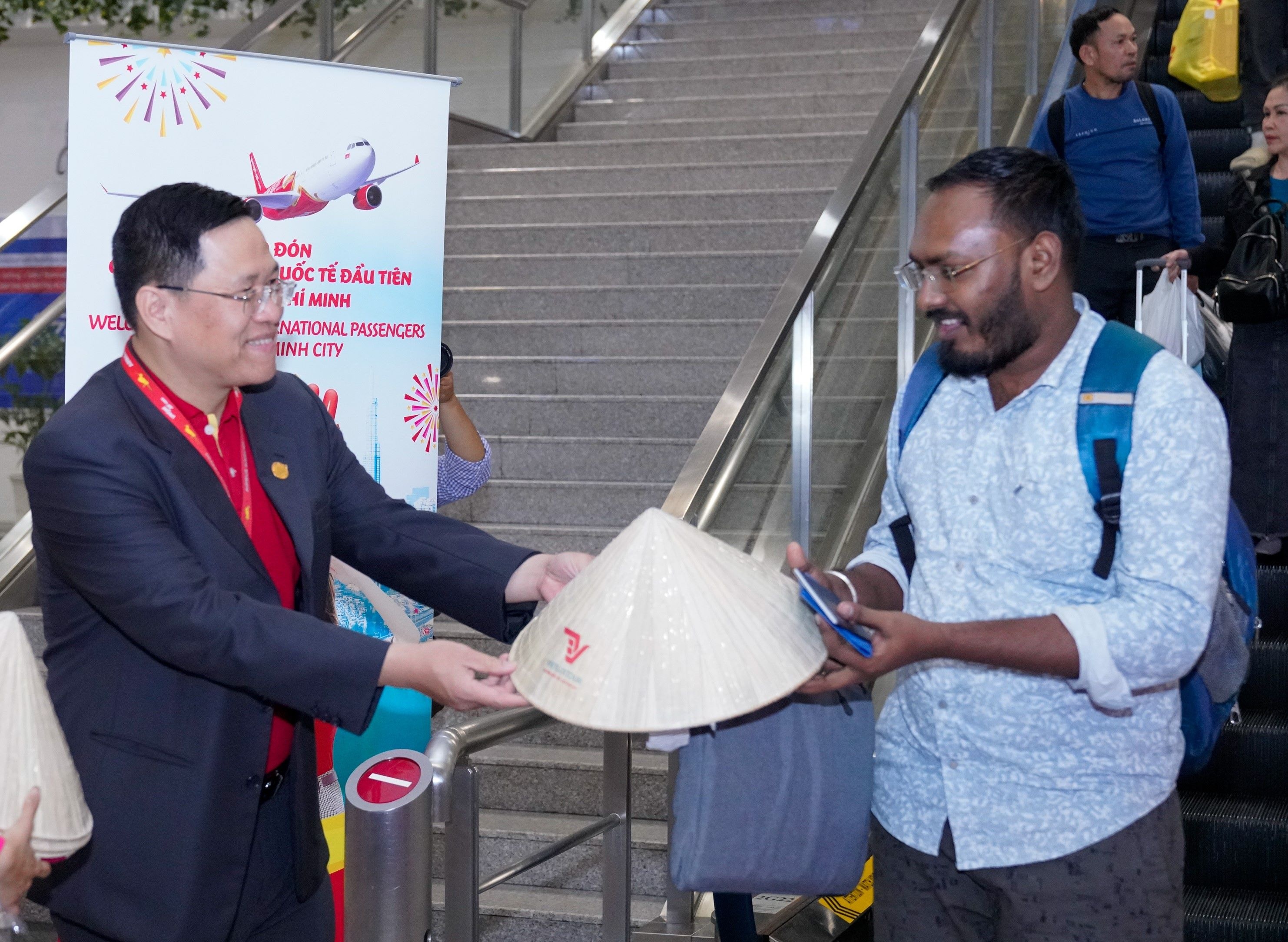 Vietjet,  khach quoc te anh 2