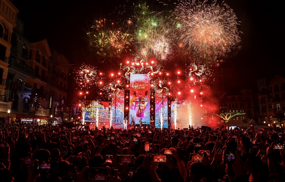 Grand World Ha Noi,  phao hoa anh 1