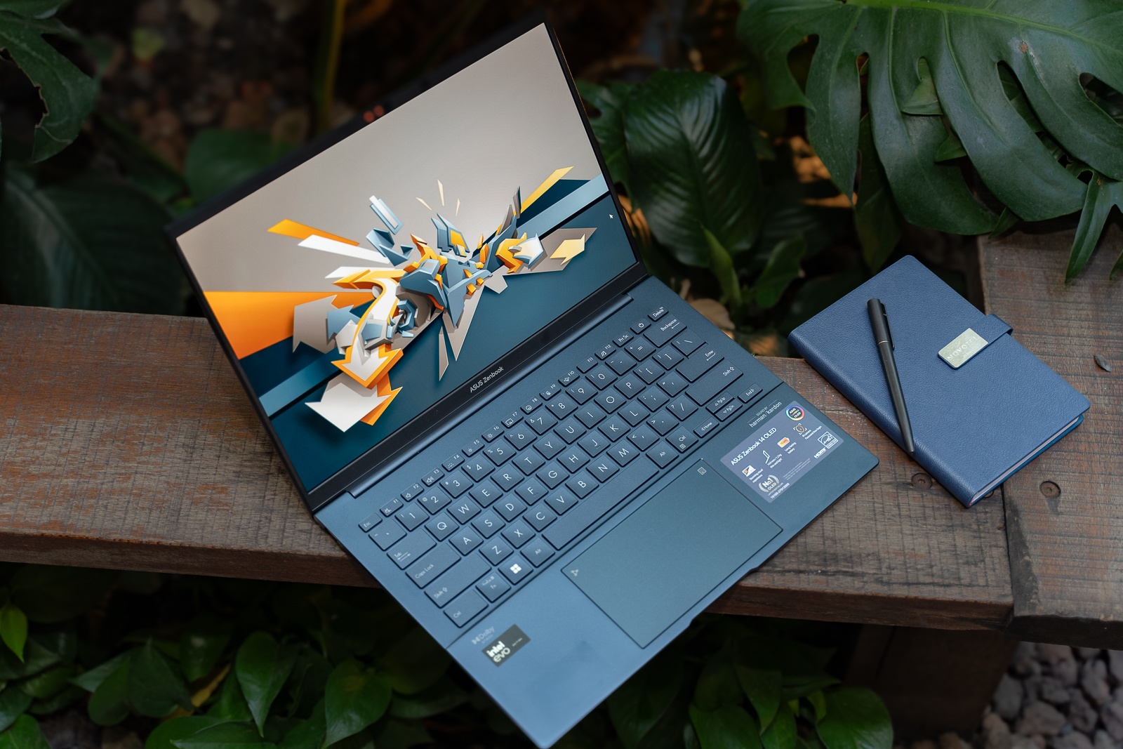 Asus Zenbook 14 OLED moi mo ra xu huong laptop tich hop AI hinh anh