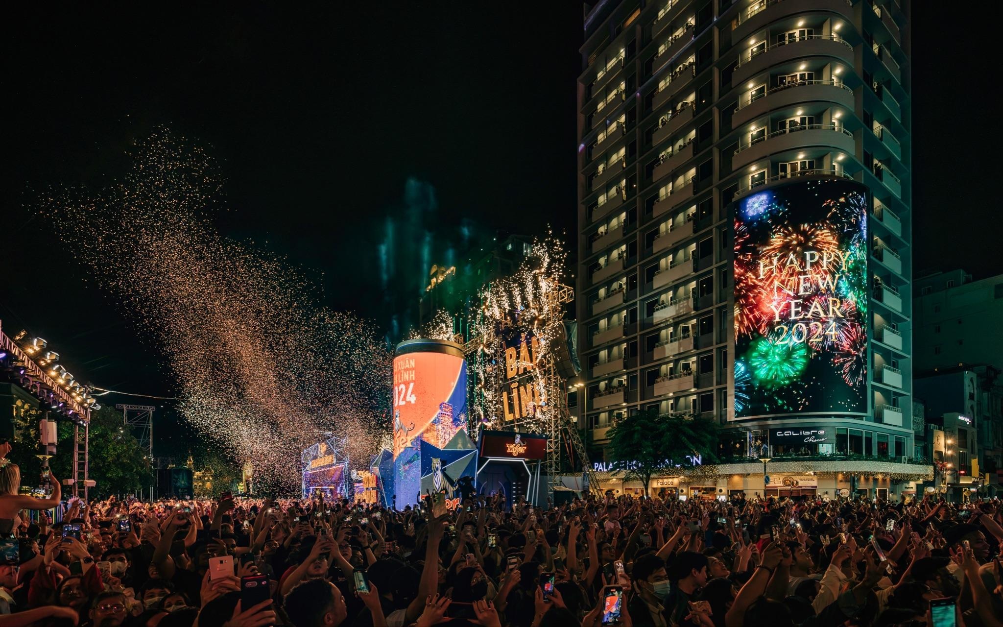 'Dai lo ban linh' cung Duc Phuc, Truc Nhan tiep nang luong dau nam moi hinh anh