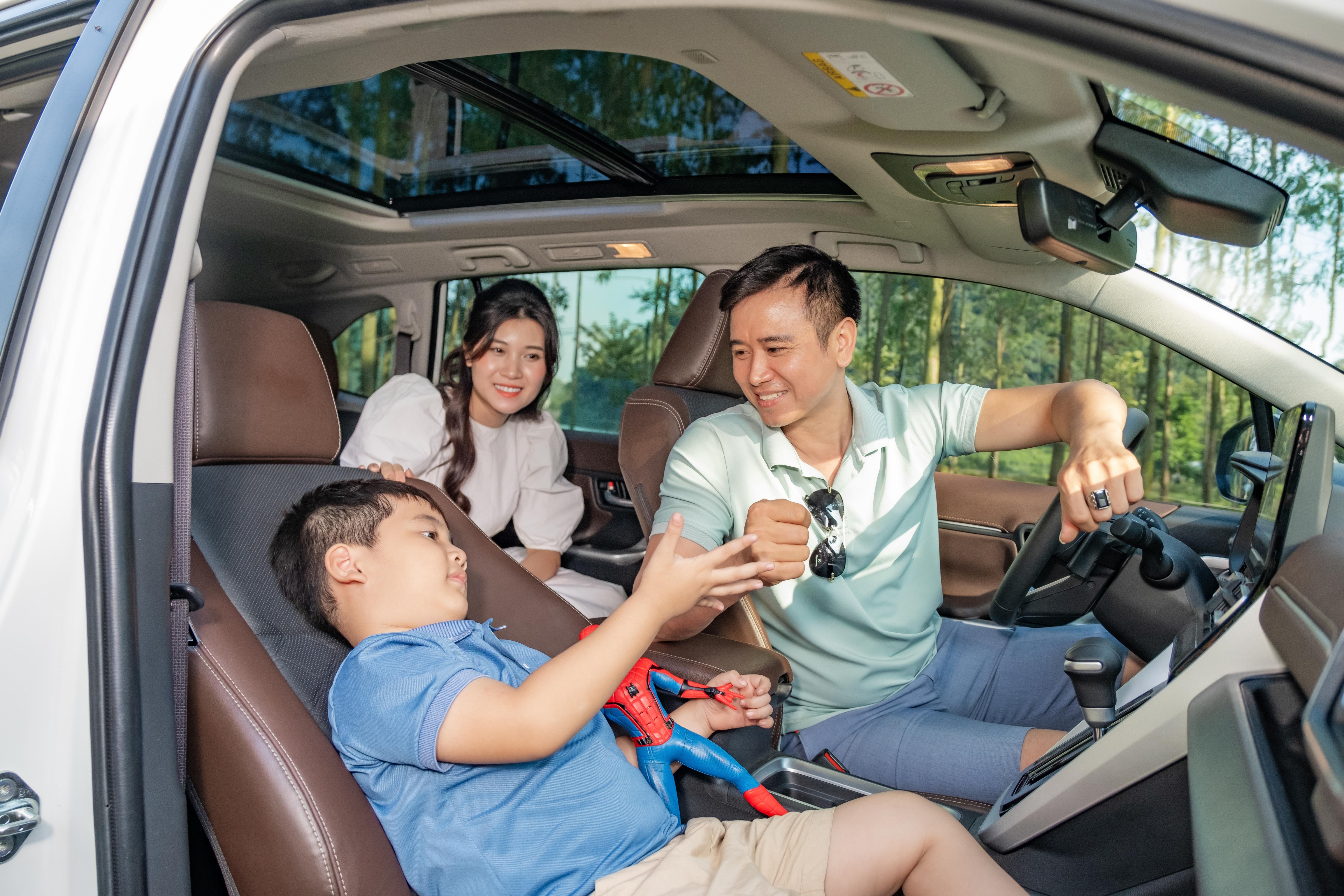 Toyota Innova Cross anh 10