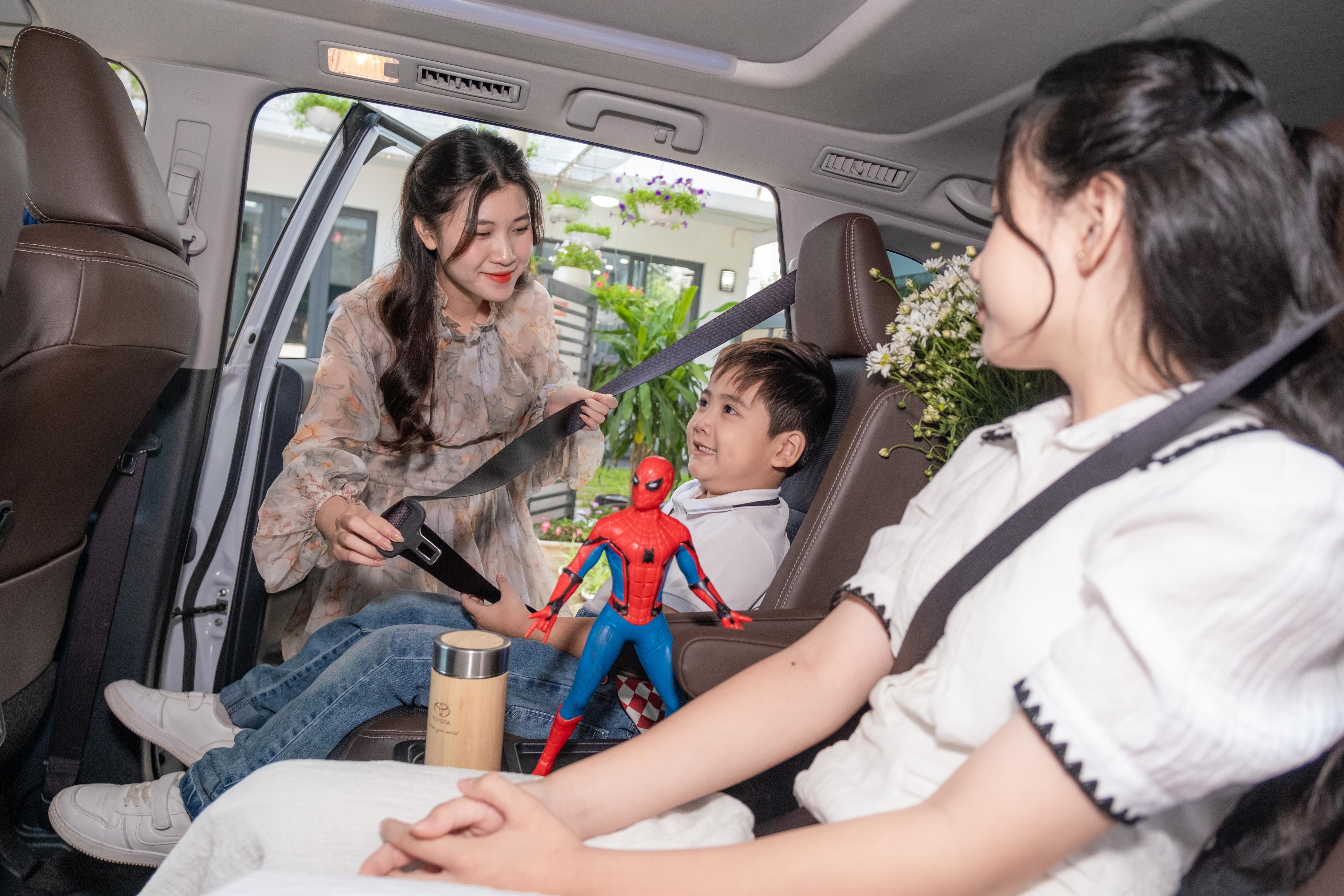 Toyota Innova Cross anh 8