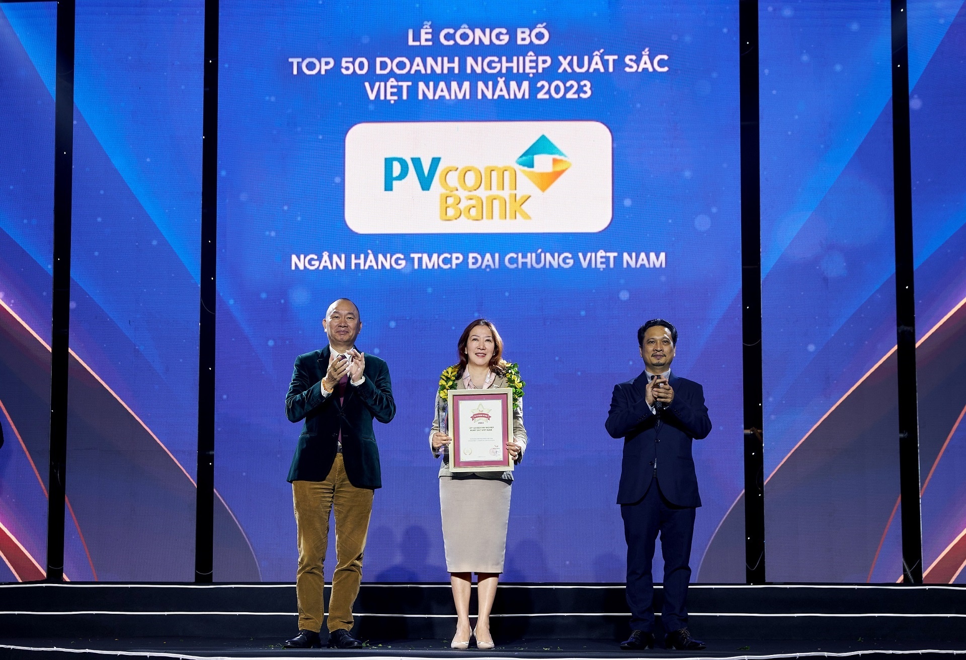 PVcomBank duoc vinh danh top 50 doanh nghiep xuat sac hinh anh