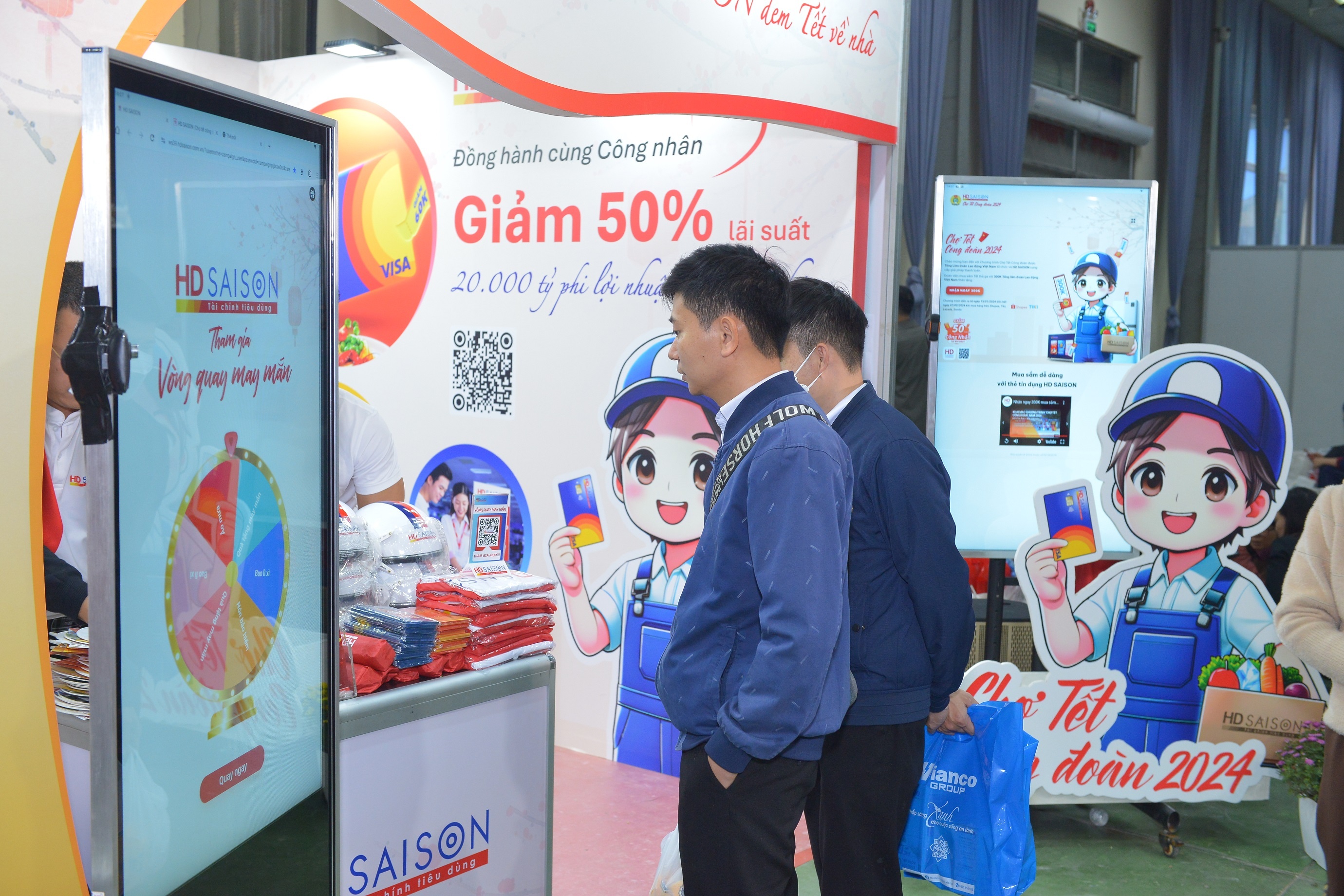 Hon 200.000 cong nhan don 'Tet sum vay, xuan chia se' voi HD SAISON hinh anh