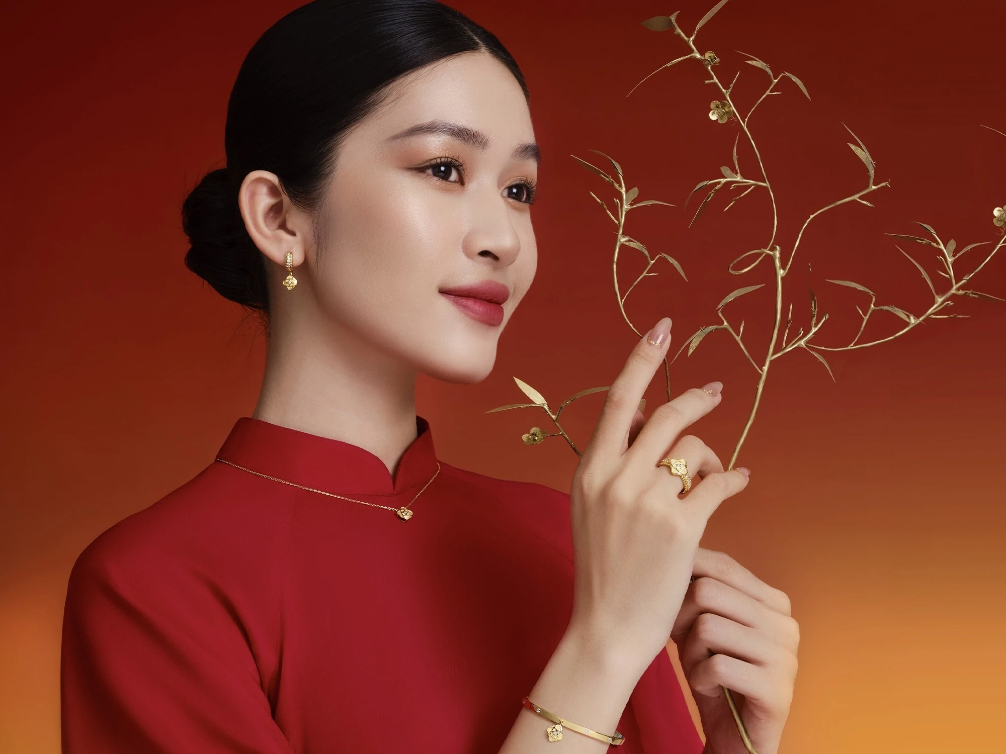 Het thoi mua cat tu, nguoi tre ngay cang chuong trang suc vang hinh anh