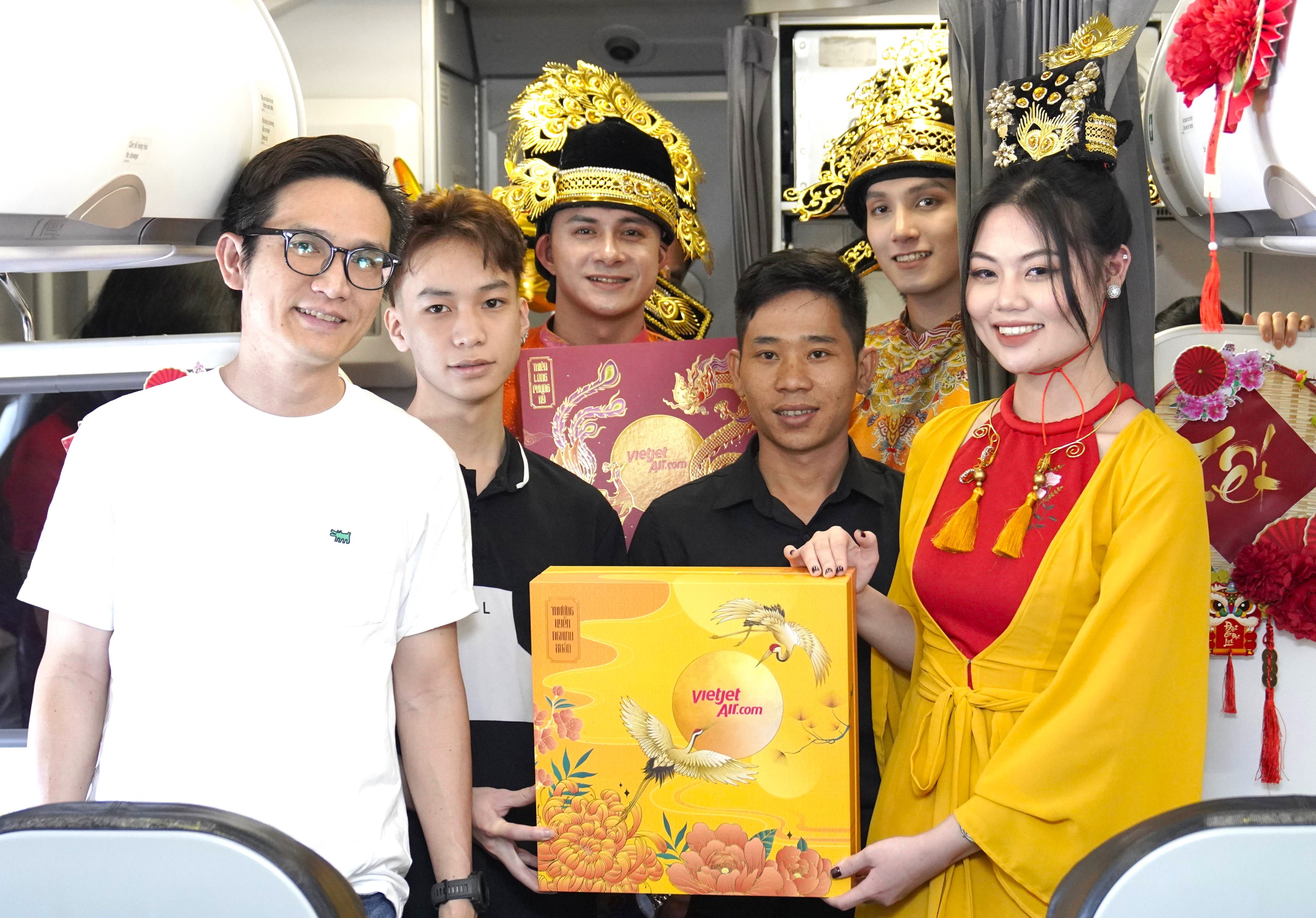 Vietjet,  Tet 2024 anh 2