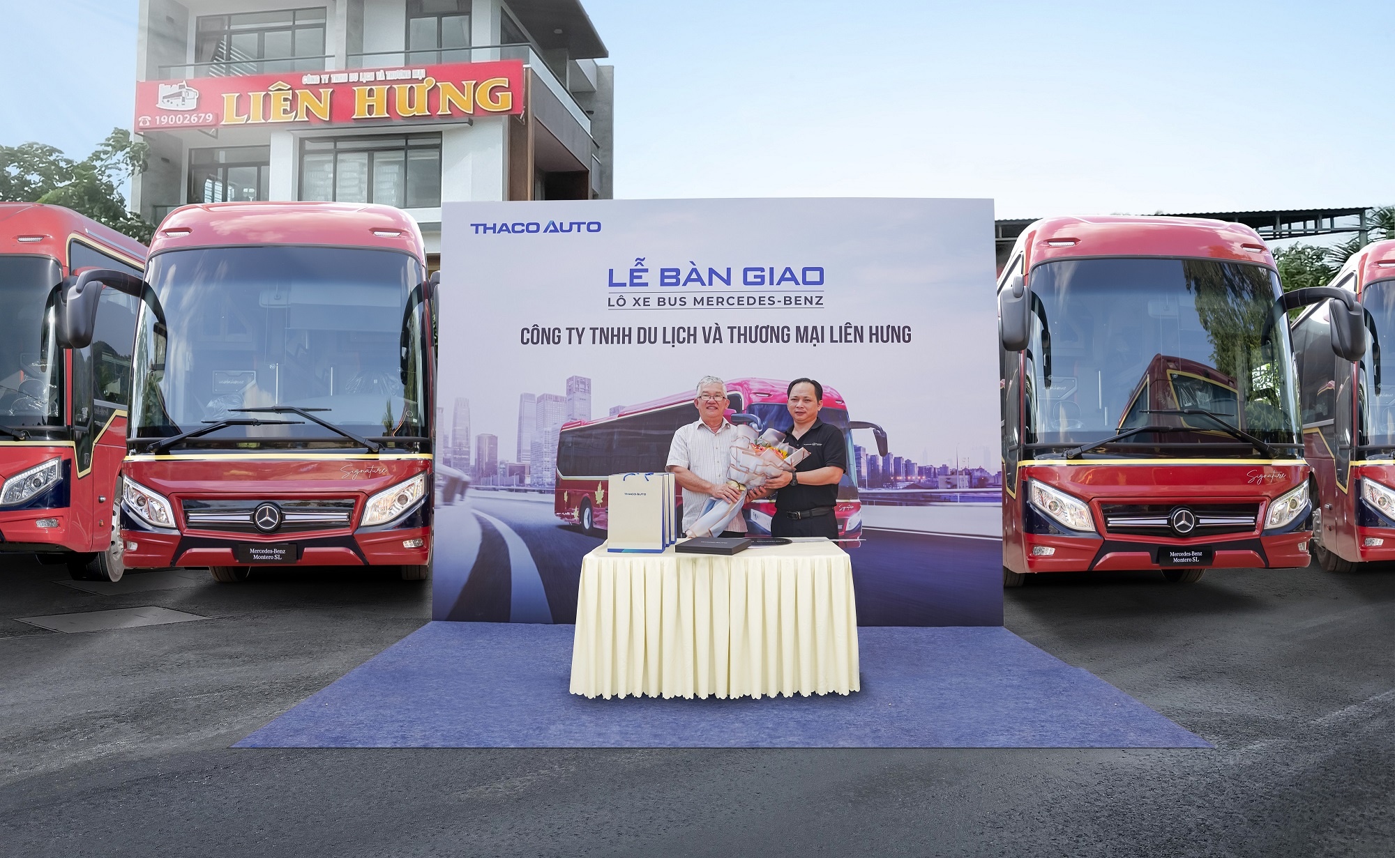 Thaco Auto ban giao 10 xe bus Mercedes-Benz cho Cong ty Lien Hung hinh anh