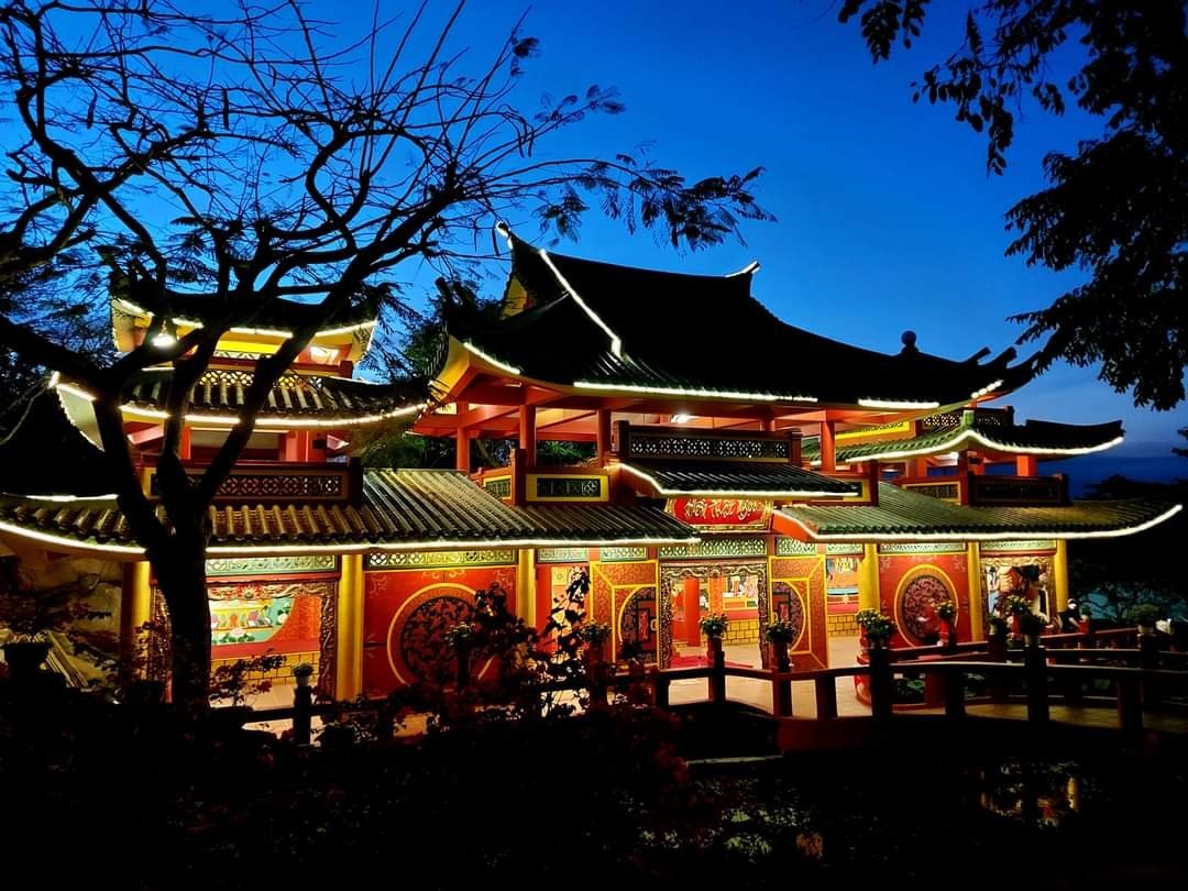 Dien vien Tuyen map chia se cach di cap treo vieng Ba Chua Xu nui Sam hinh anh