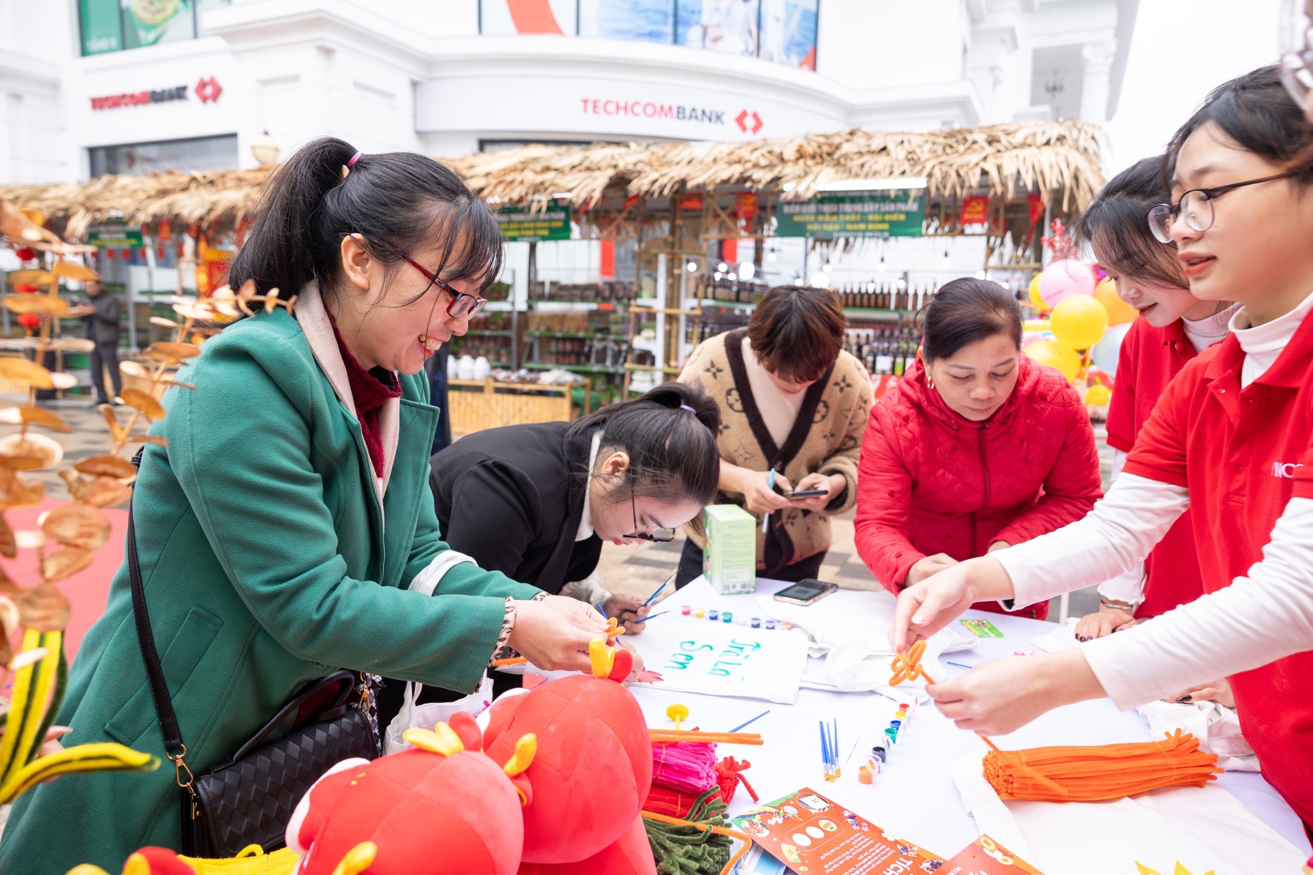 Don Tet xanh cung Vincom voi hoat dong xa hoi y nghia hinh anh